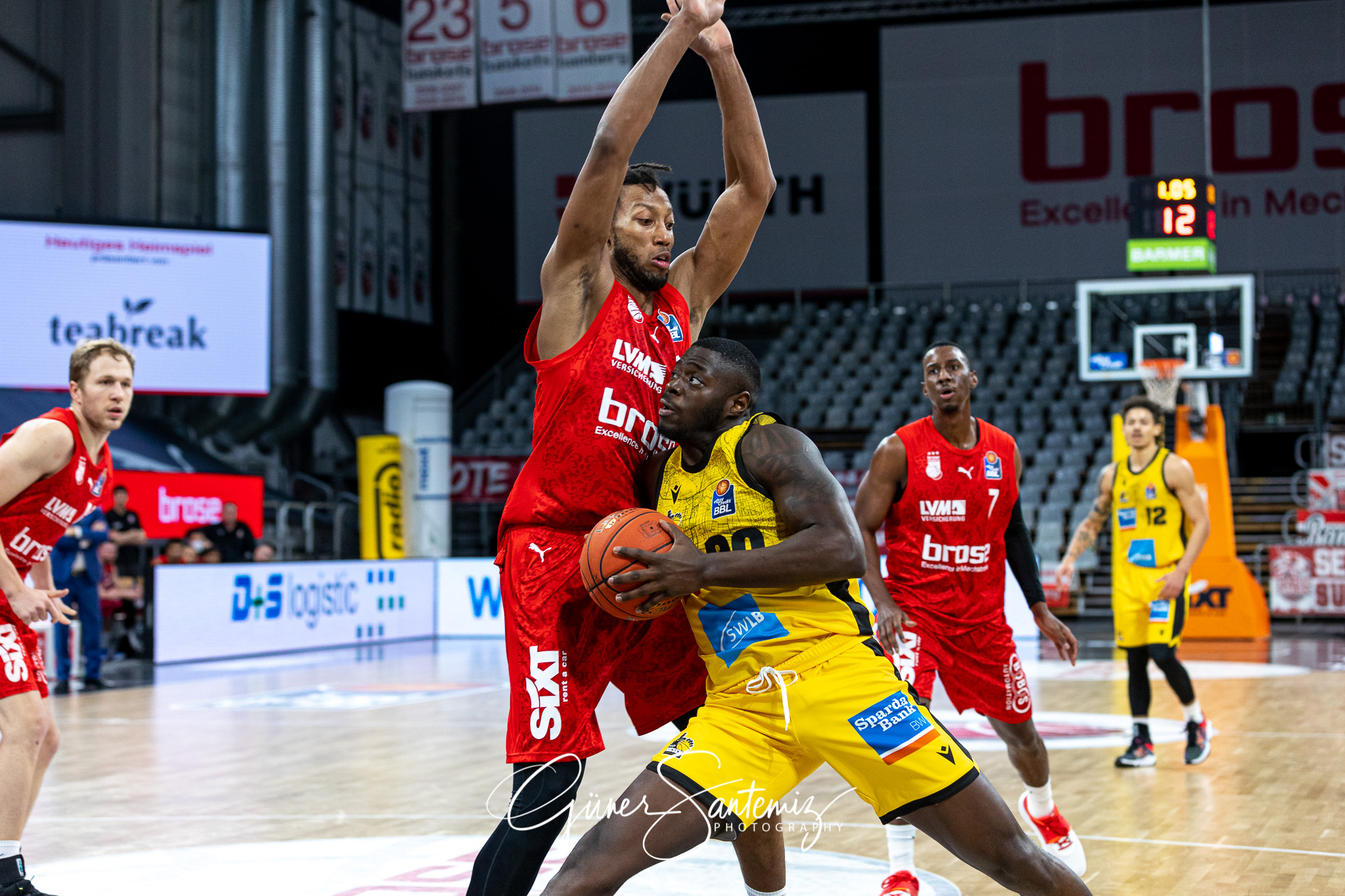 Brose Bamberg vs. MHP Riesen Ludwigsburg - Basketball - easyCred