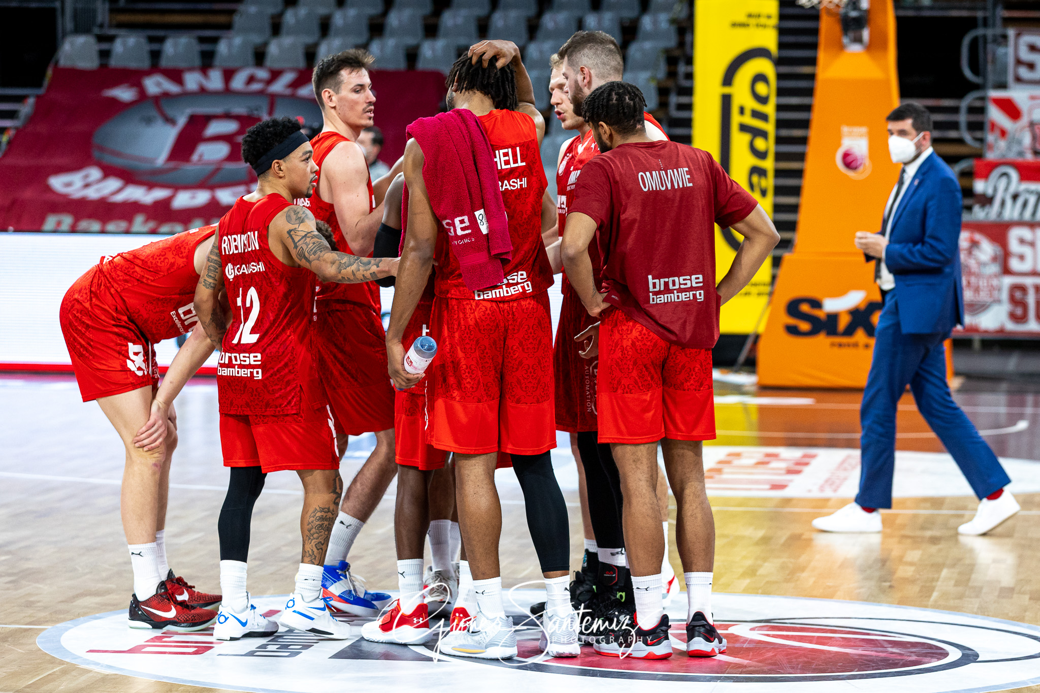 Brose Bamberg vs. MHP Riesen Ludwigsburg - Basketball - easyCred