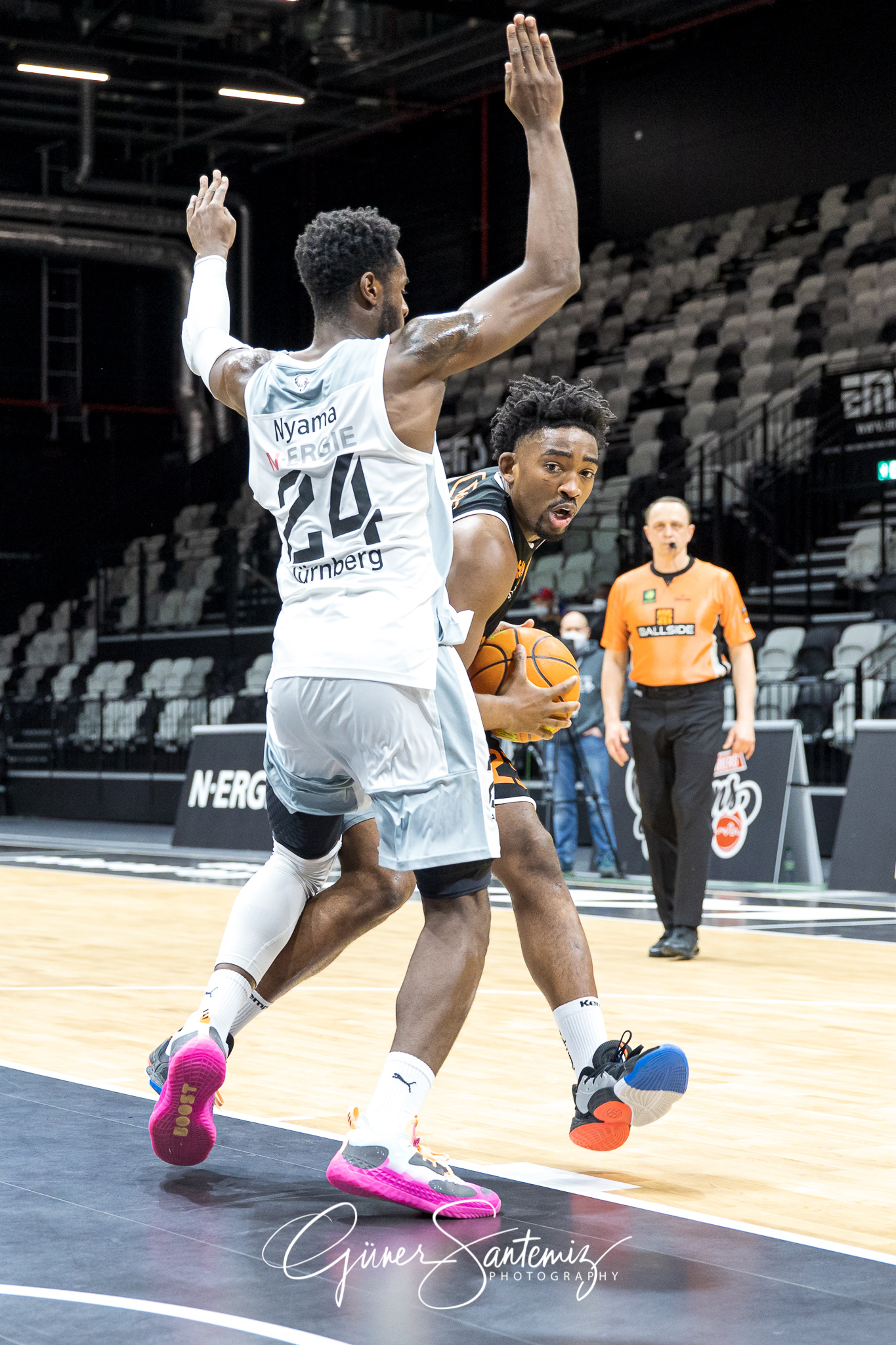 Nuernberg Falcons BC vs. wiha Panthers Schwenningen - Basketball