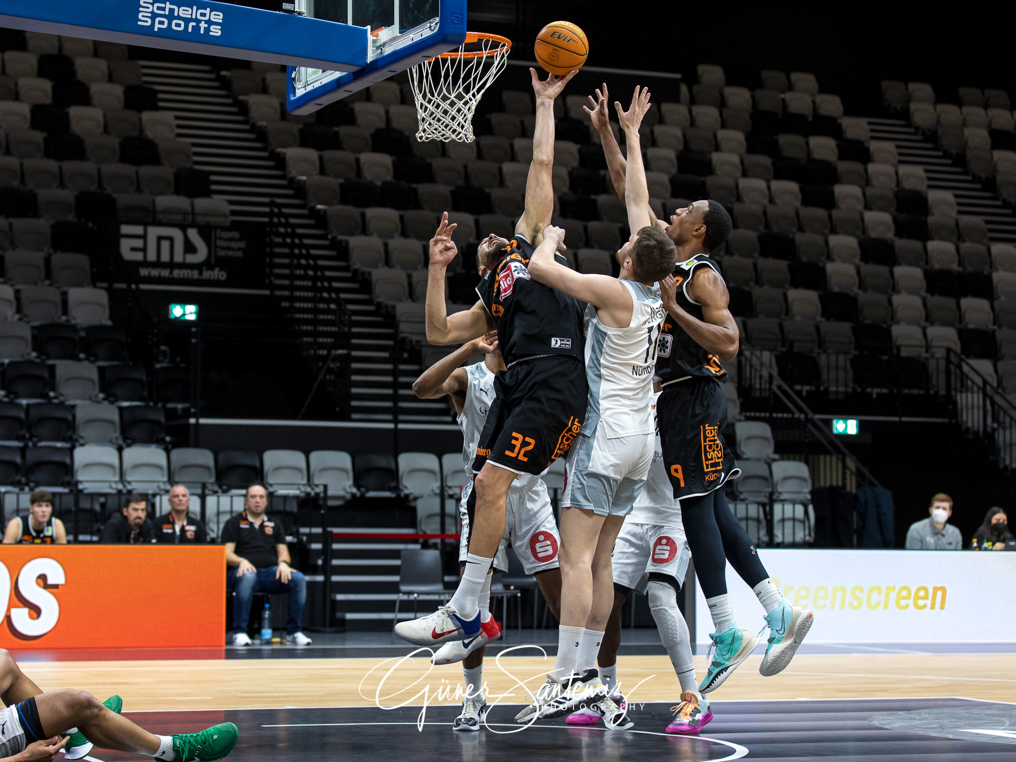 Nuernberg Falcons BC vs. wiha Panthers Schwenningen - Basketball