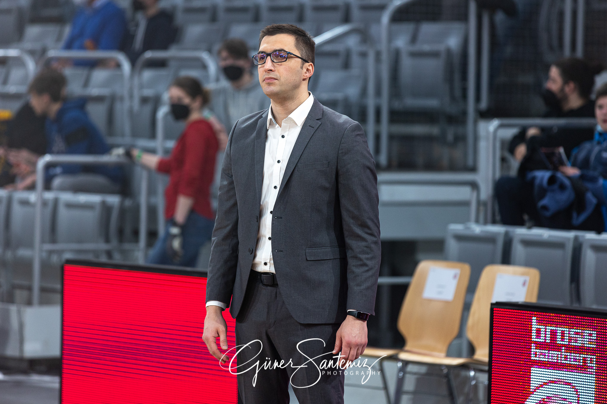 Brose Bamberg vs. Niners Chemnitz - Basketball - easyCredit BBL