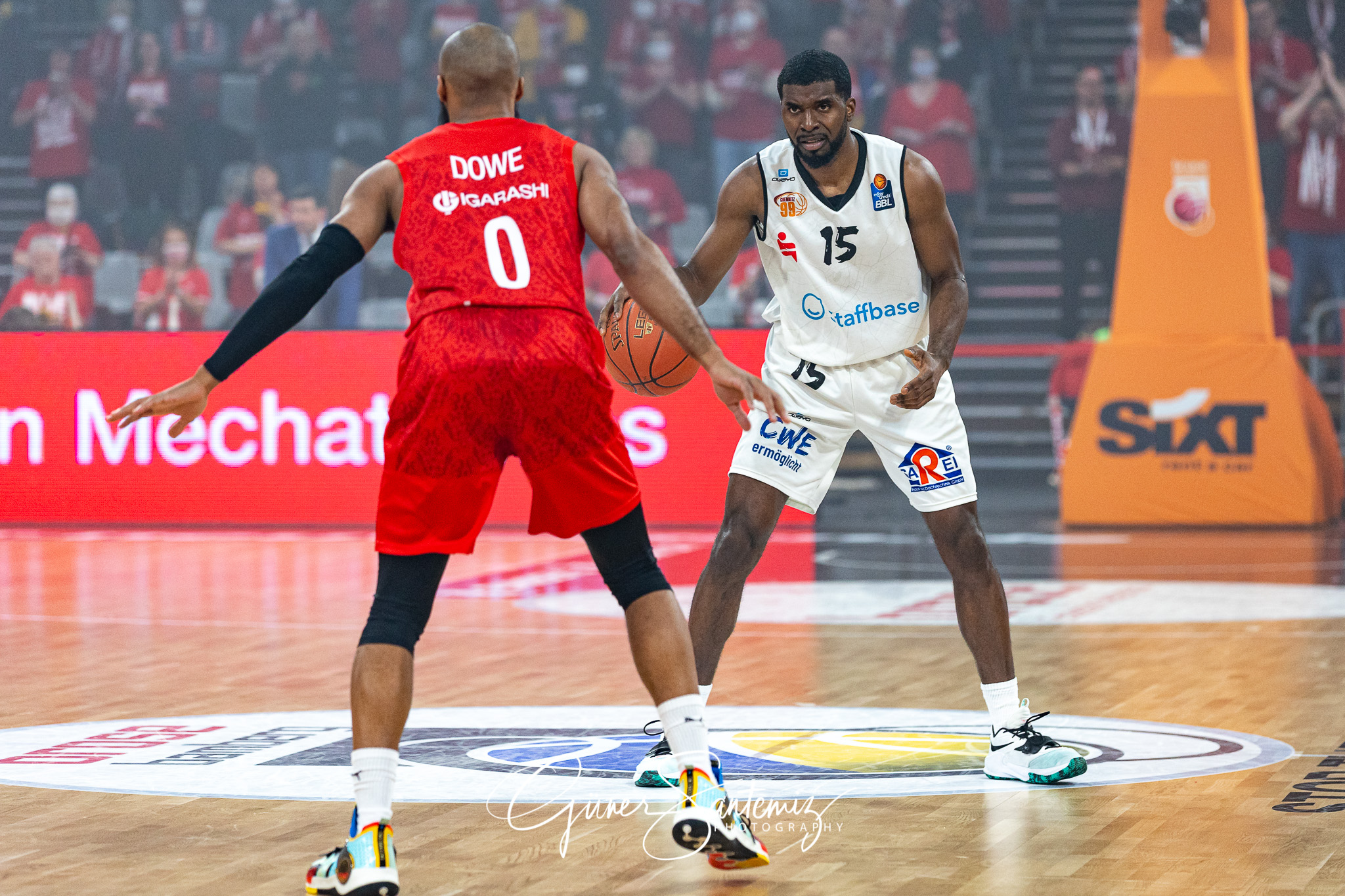 Brose Bamberg vs. Niners Chemnitz - Basketball - easyCredit BBL
