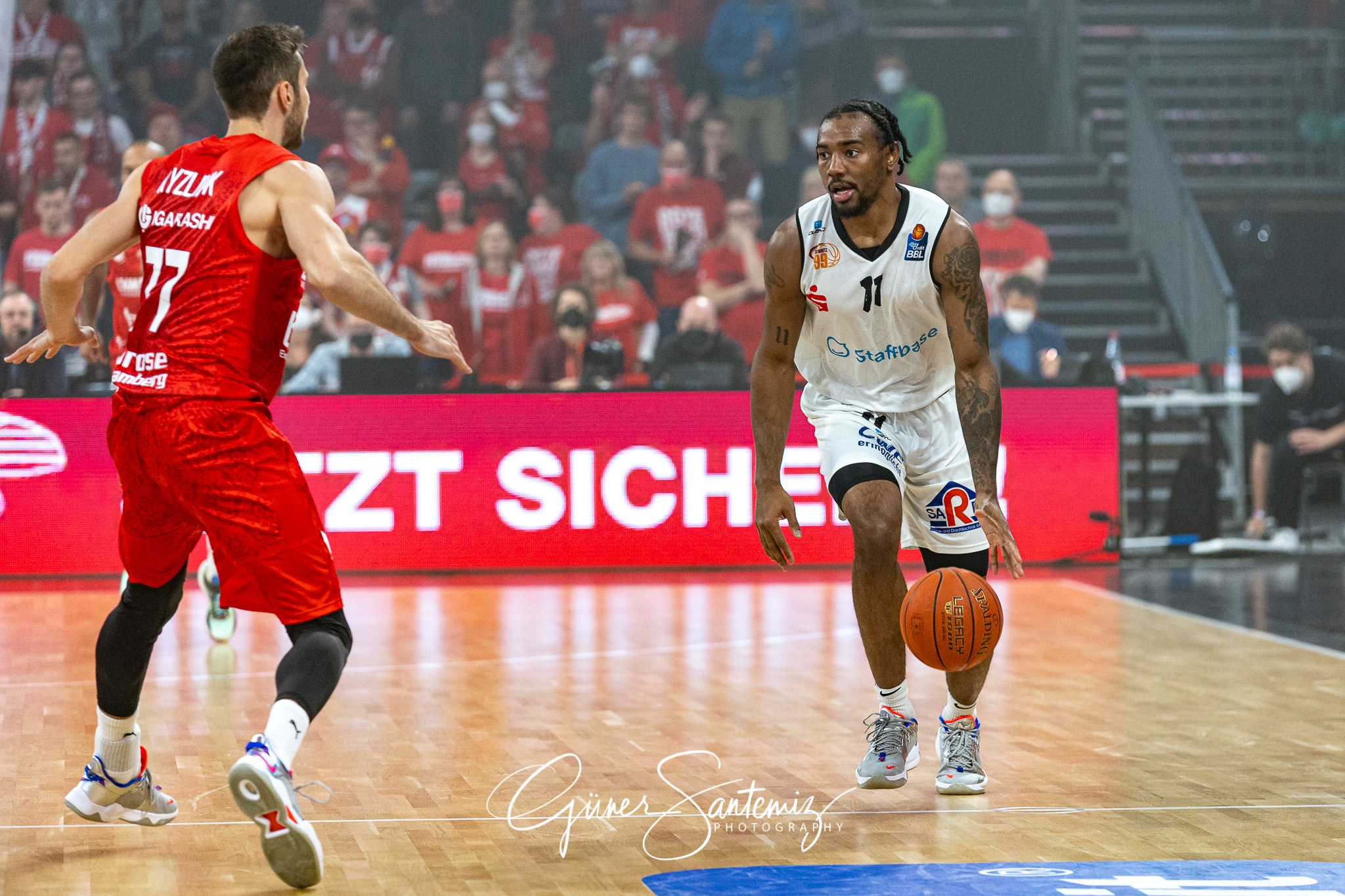 Brose Bamberg vs. Niners Chemnitz - Basketball - easyCredit BBL