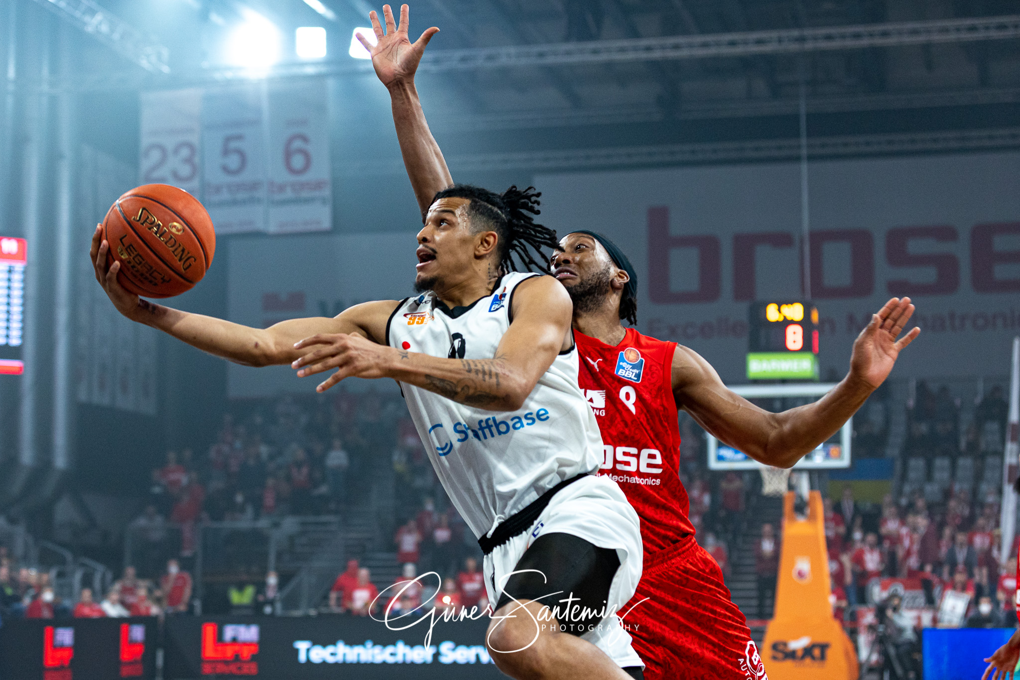 Brose Bamberg vs. Niners Chemnitz - Basketball - easyCredit BBL