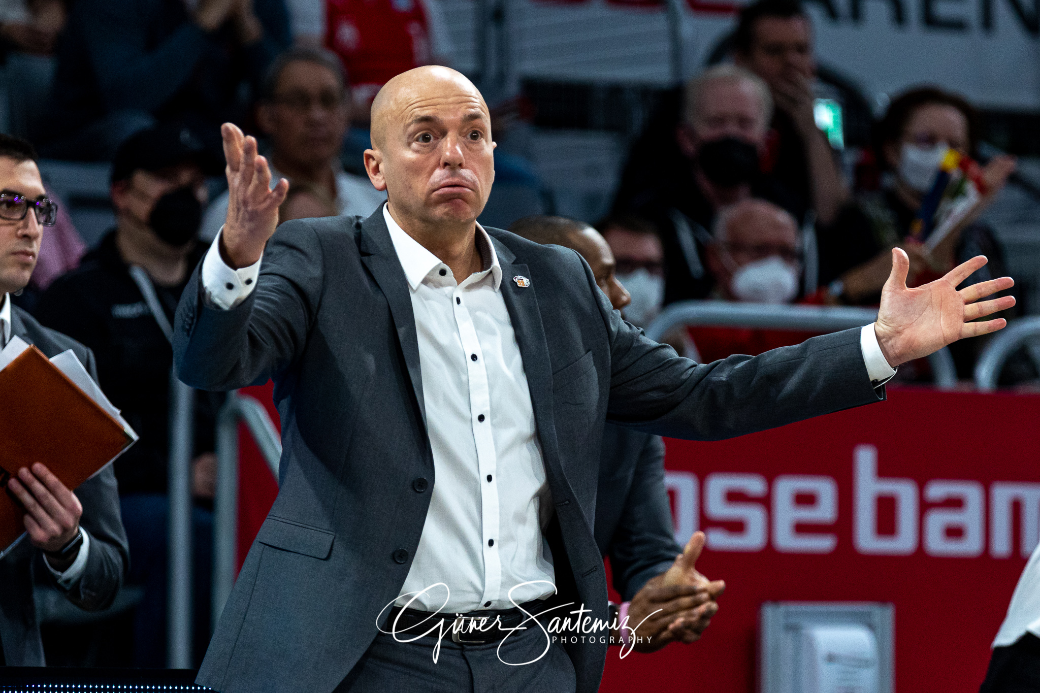 Brose Bamberg vs. Niners Chemnitz - Basketball - easyCredit BBL