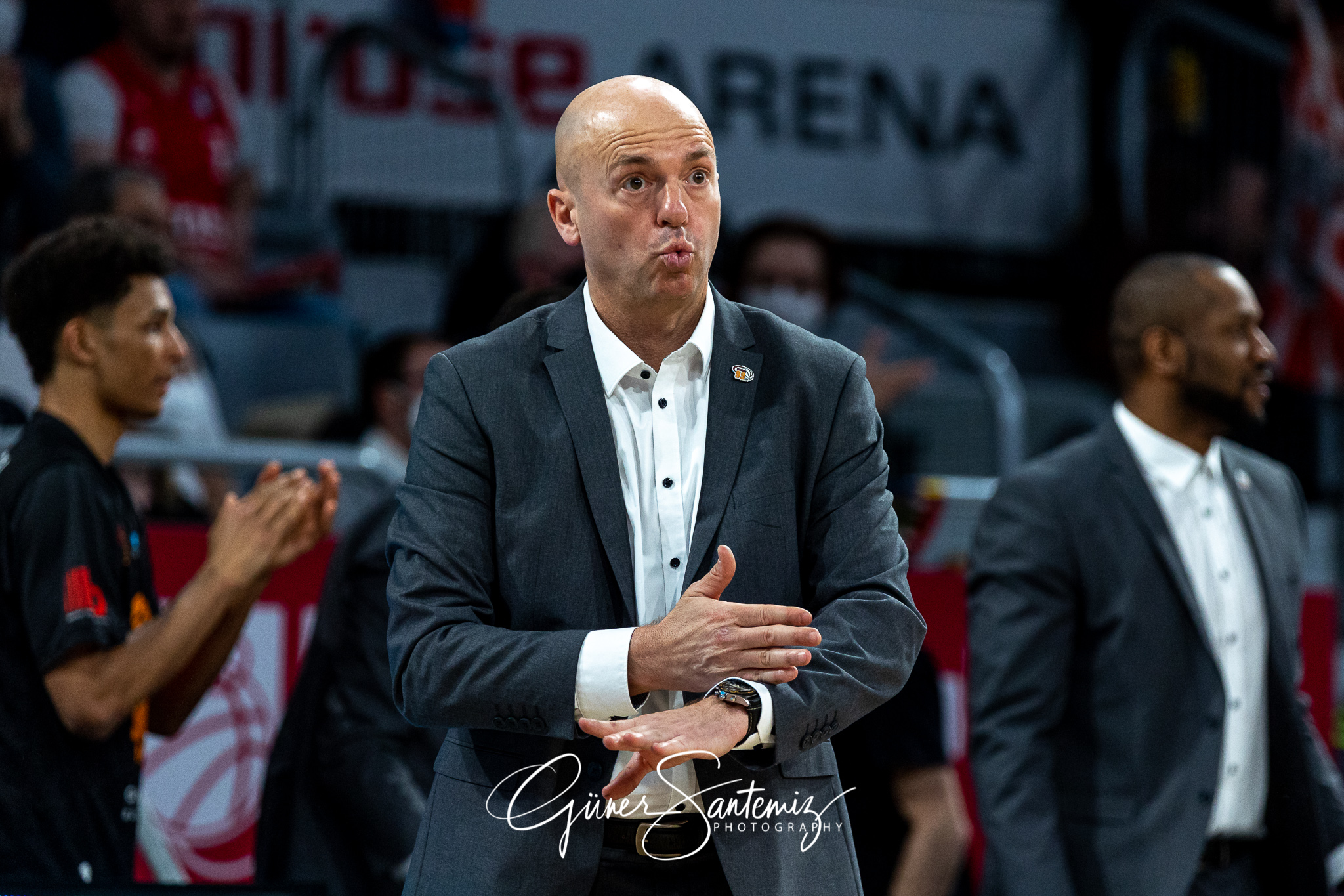 Brose Bamberg vs. Niners Chemnitz - Basketball - easyCredit BBL