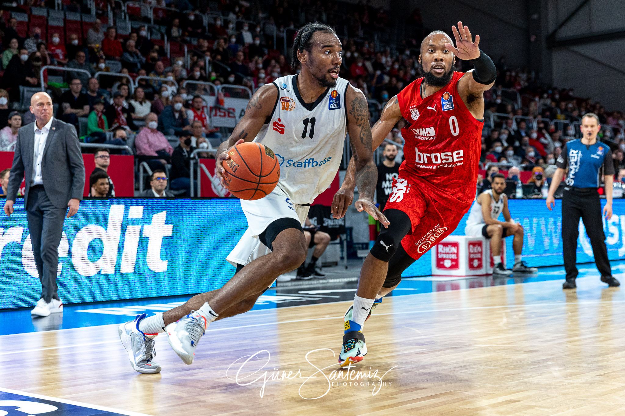 Brose Bamberg vs. Niners Chemnitz - Basketball - easyCredit BBL