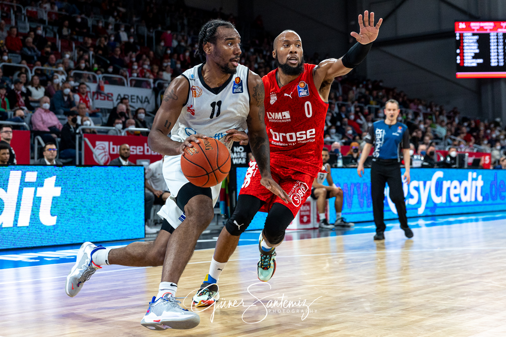 Brose Bamberg vs. Niners Chemnitz - Basketball - easyCredit BBL
