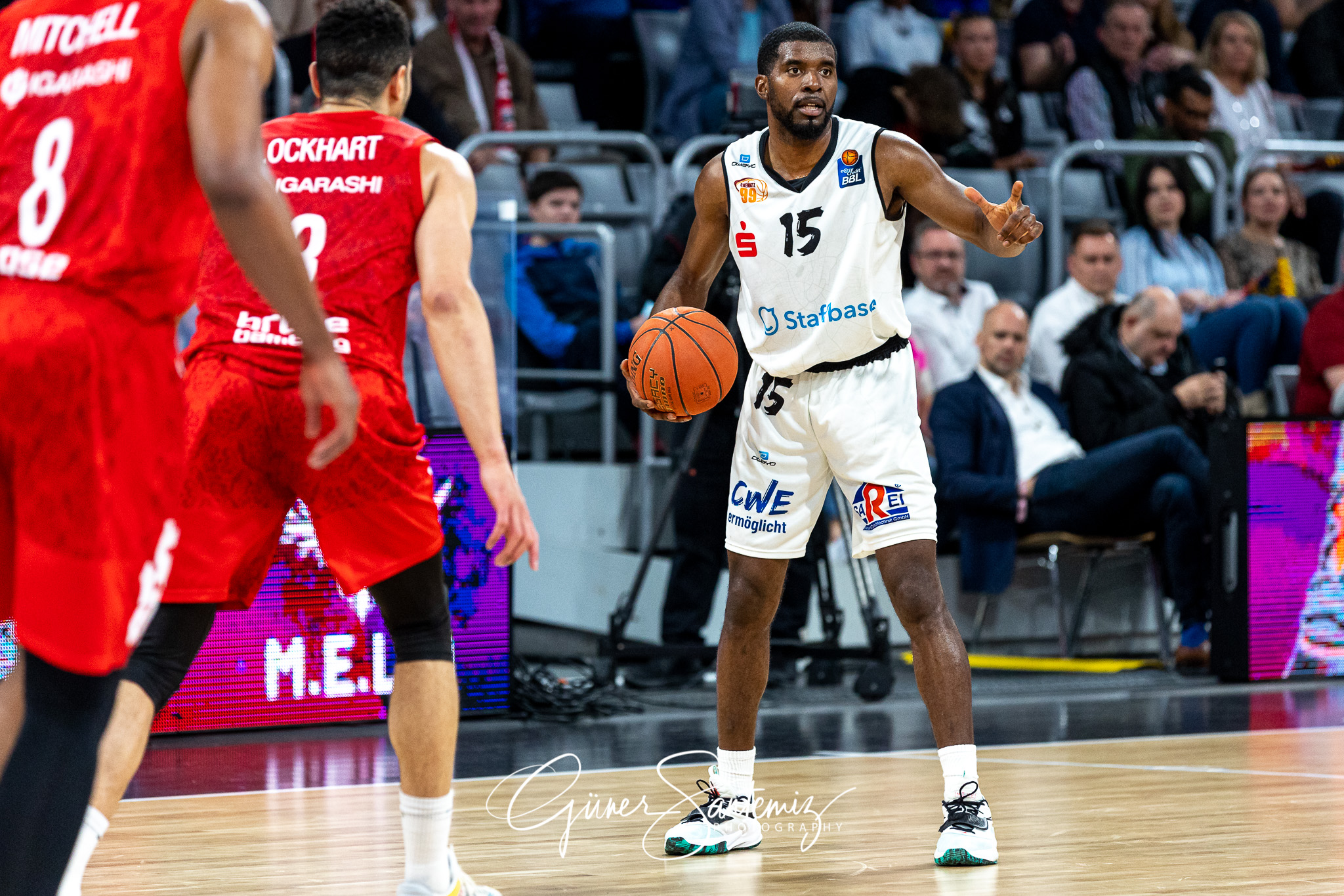 Brose Bamberg vs. Niners Chemnitz - Basketball - easyCredit BBL
