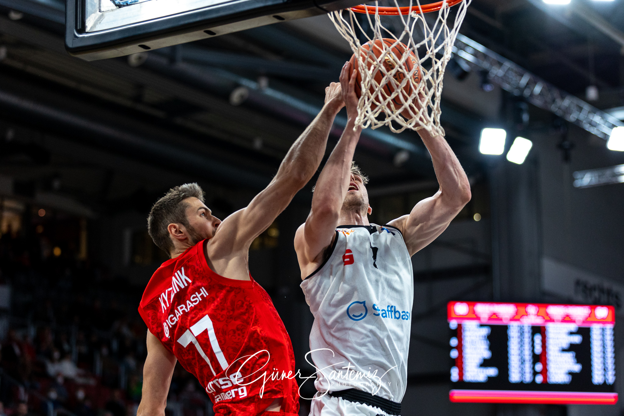 Brose Bamberg vs. Niners Chemnitz - Basketball - easyCredit BBL