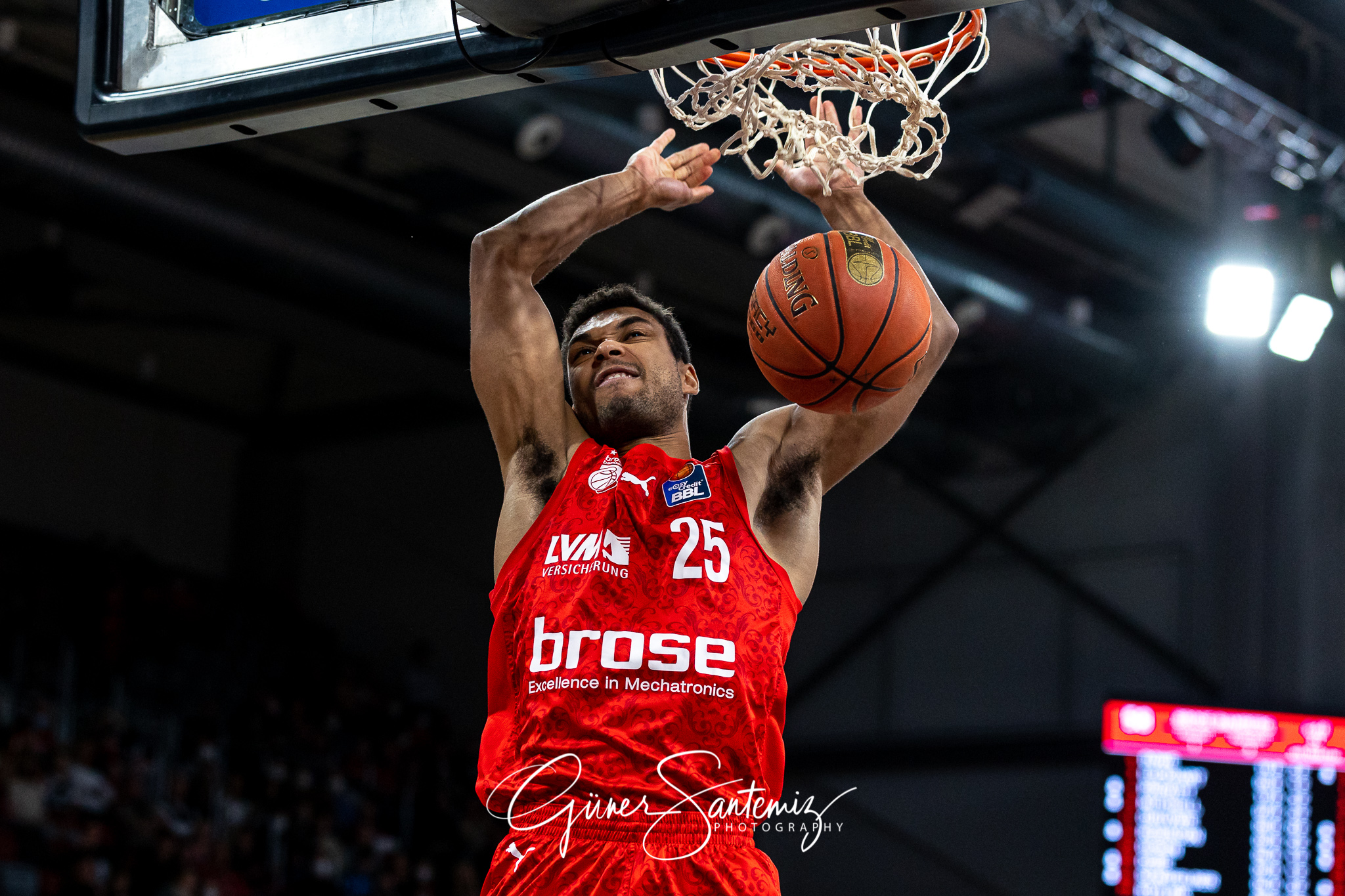 Brose Bamberg vs. Niners Chemnitz - Basketball - easyCredit BBL