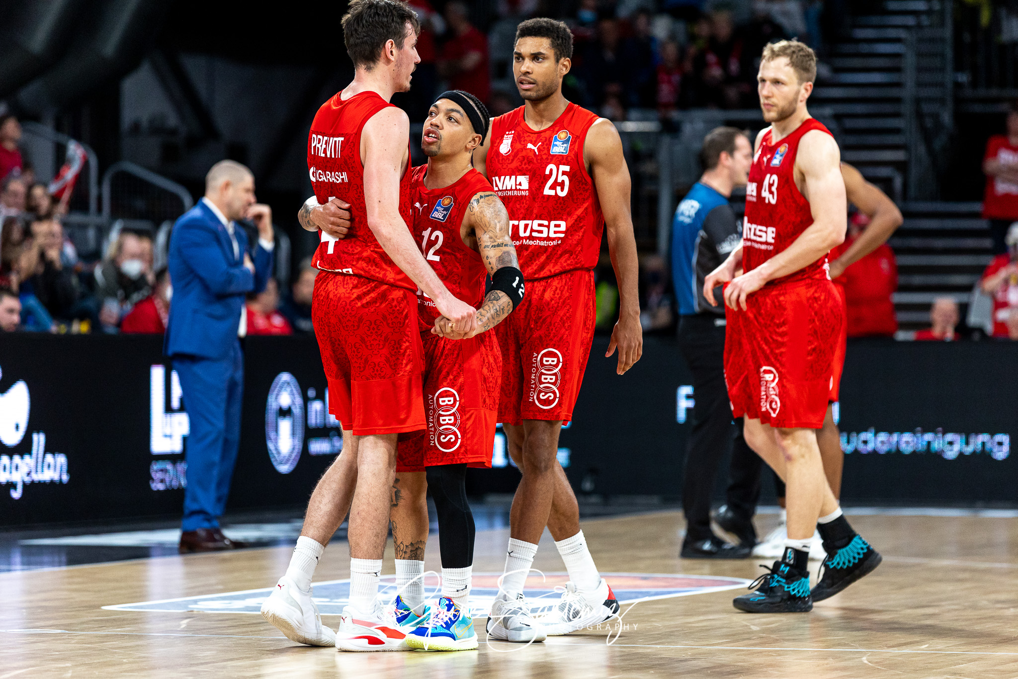 Brose Bamberg vs. Niners Chemnitz - Basketball - easyCredit BBL