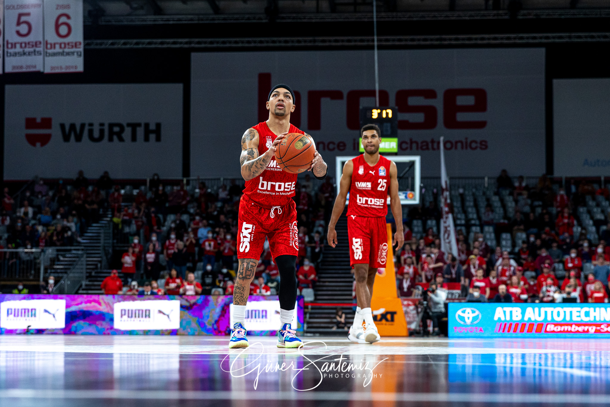 Brose Bamberg vs. Niners Chemnitz - Basketball - easyCredit BBL