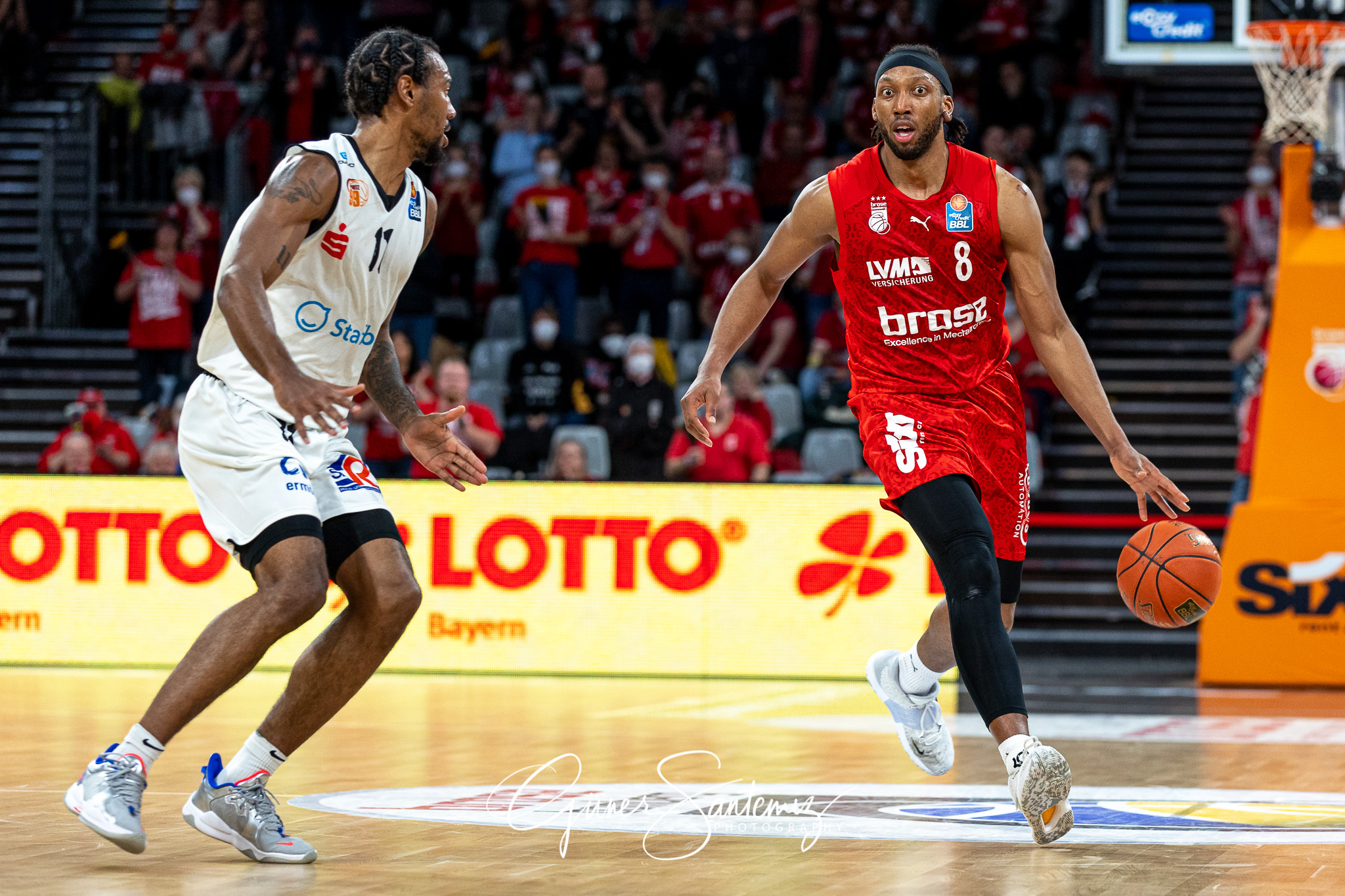 Brose Bamberg vs. Niners Chemnitz - Basketball - easyCredit BBL
