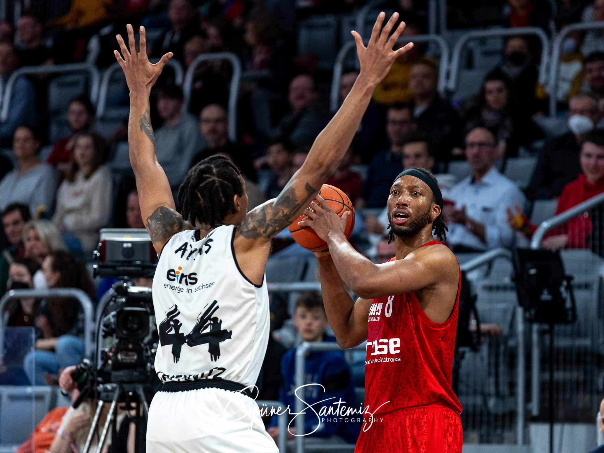 Brose Bamberg vs. Niners Chemnitz - Basketball - easyCredit BBL