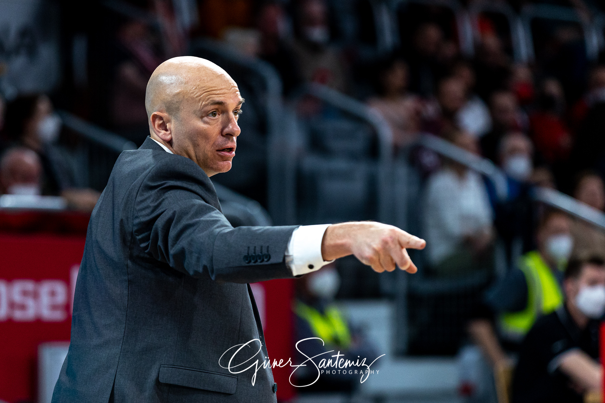 Brose Bamberg vs. Niners Chemnitz - Basketball - easyCredit BBL