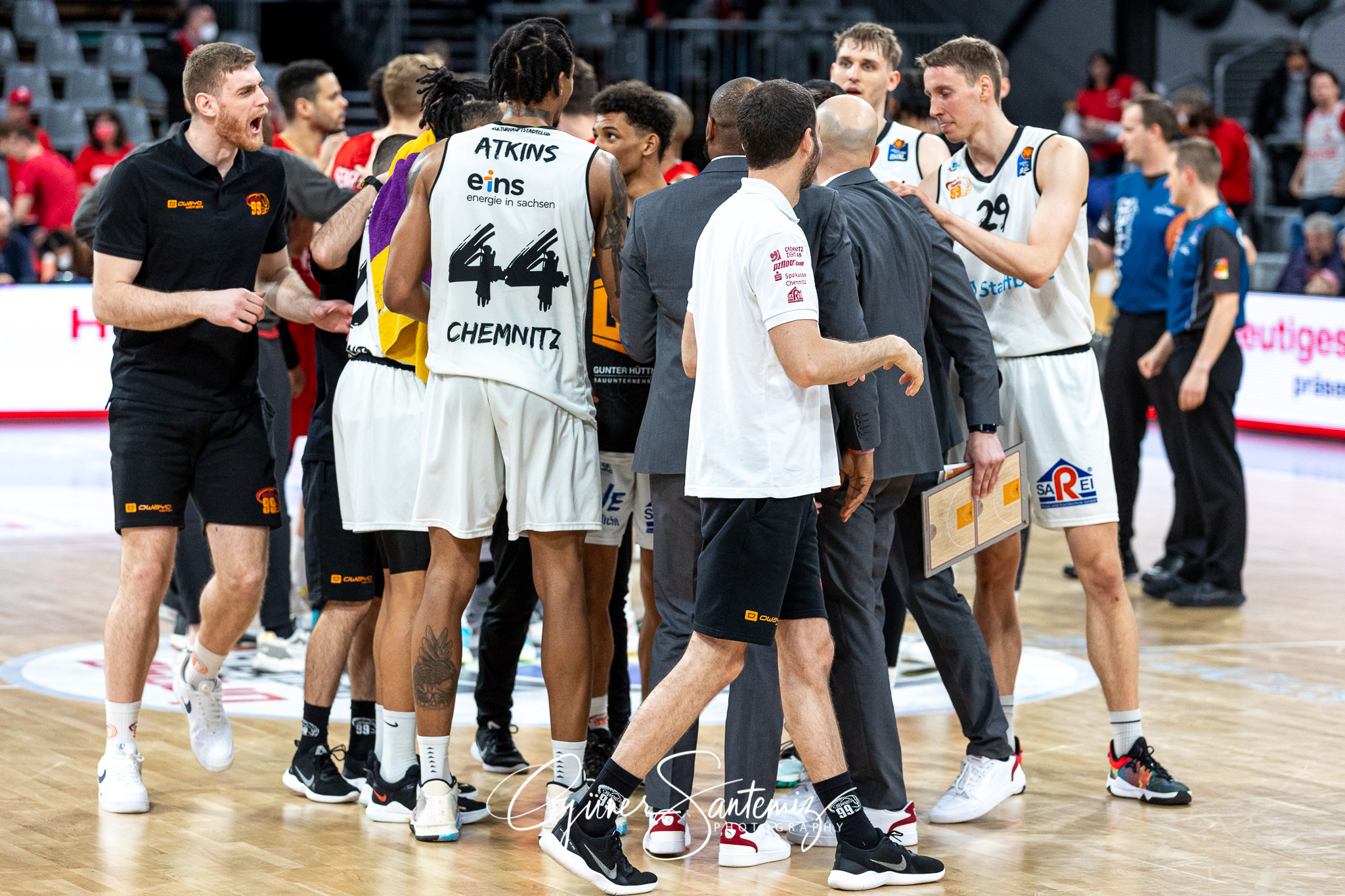 Brose Bamberg vs. Niners Chemnitz - Basketball - easyCredit BBL