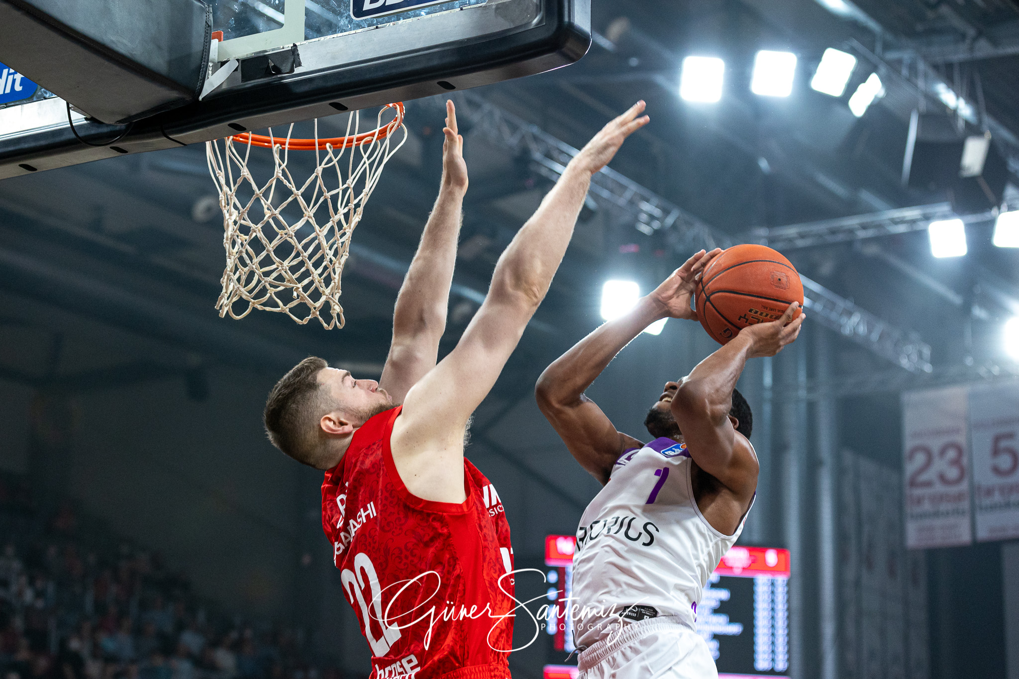 Brose Bamberg vs. BG Goettingen - Basketball - easyCredit BBL -