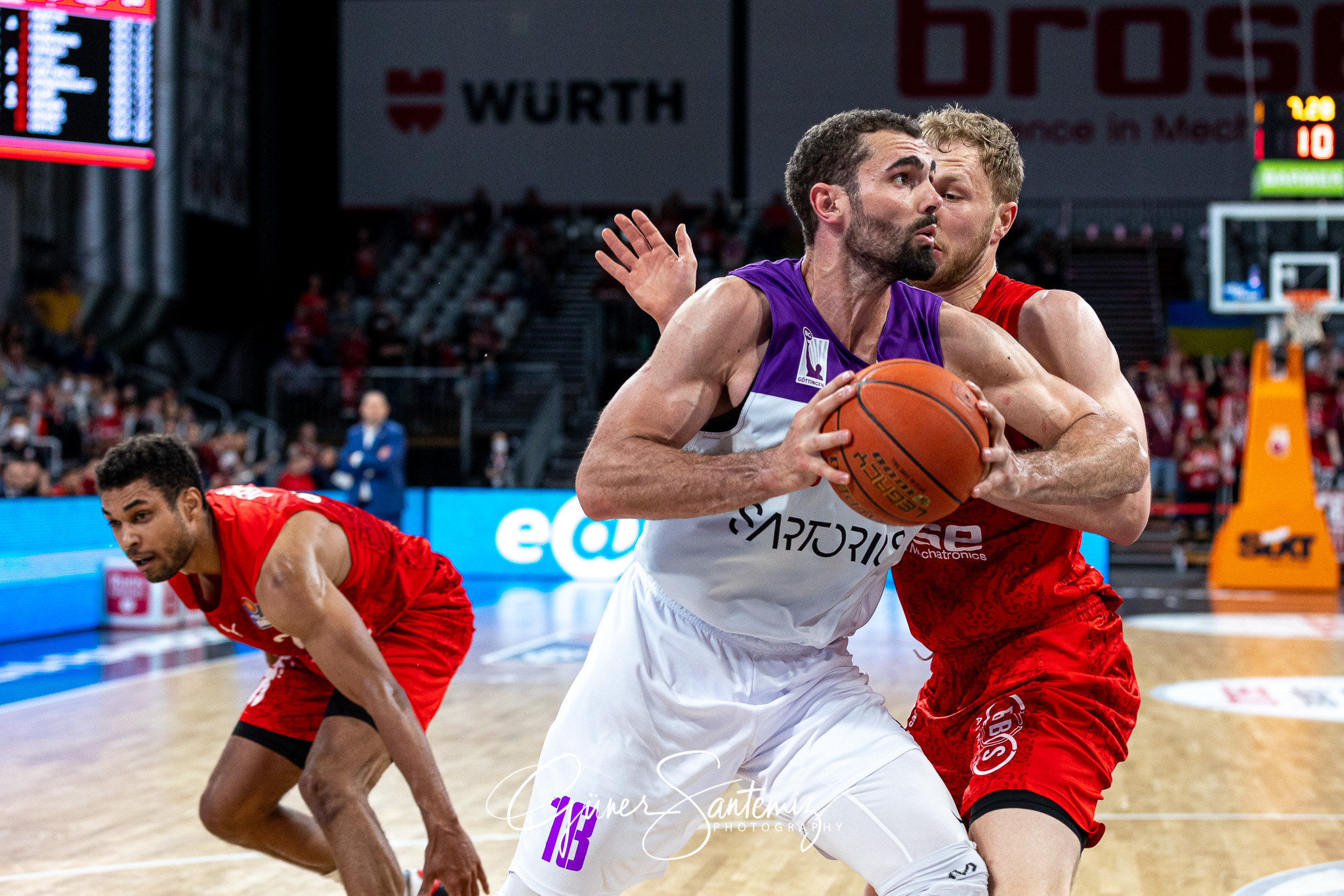 Brose Bamberg vs. BG Goettingen - Basketball - easyCredit BBL -
