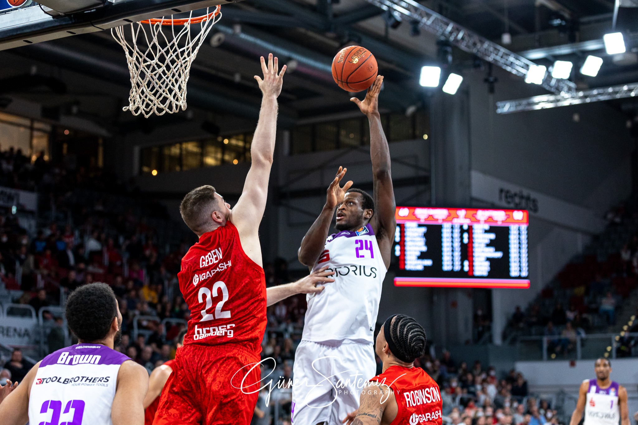 Brose Bamberg vs. BG Goettingen - Basketball - easyCredit BBL -