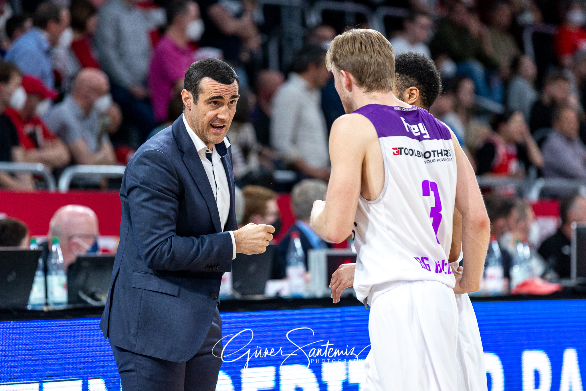 Brose Bamberg vs. BG Goettingen - Basketball - easyCredit BBL -