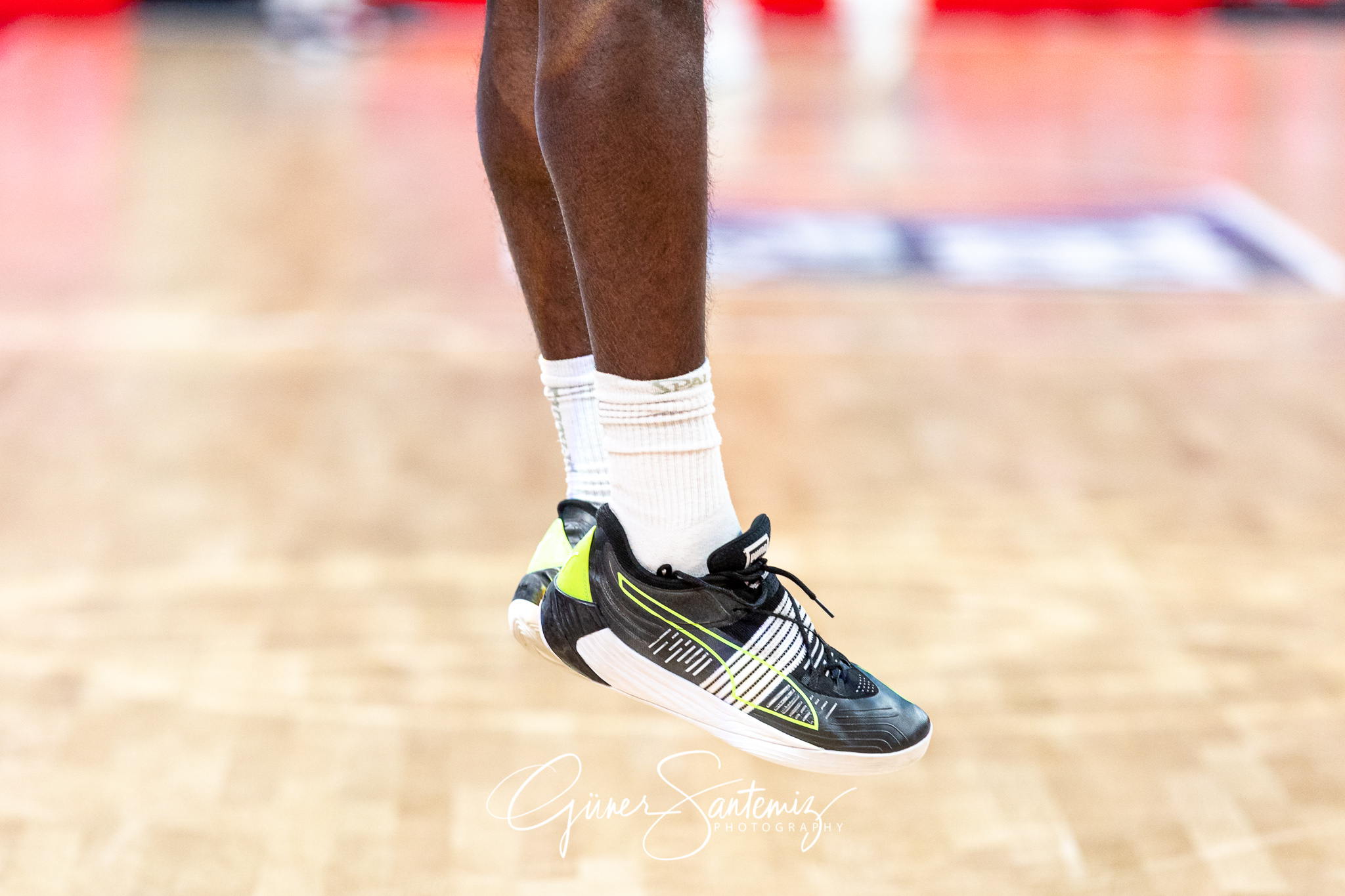 Brose Bamberg vs. Hamburg Towers - Basketball - easyCredit BBL -