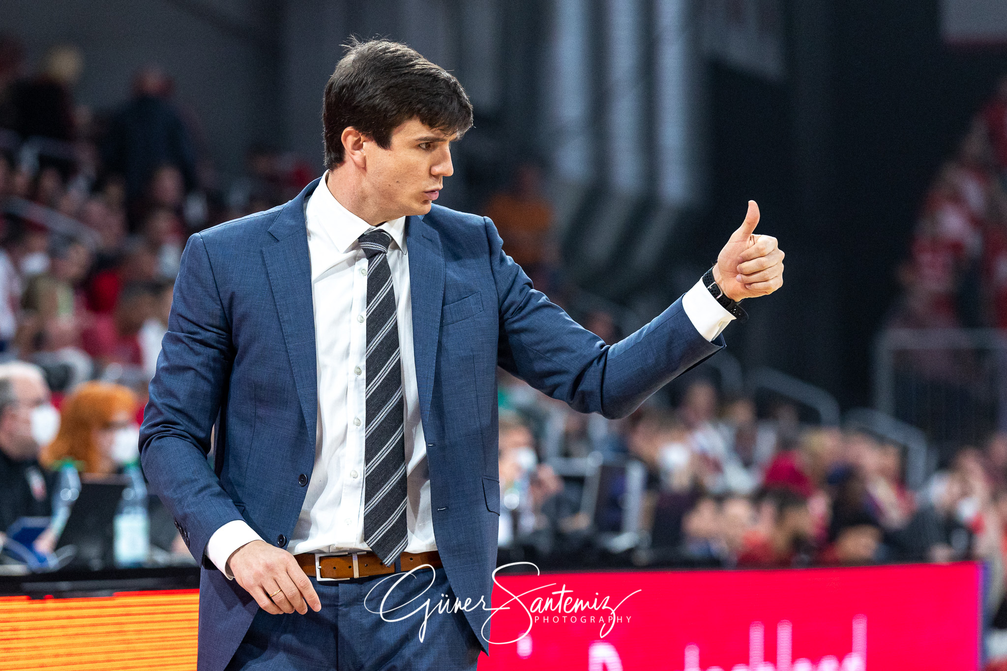 Brose Bamberg vs. Hamburg Towers - Basketball - easyCredit BBL -