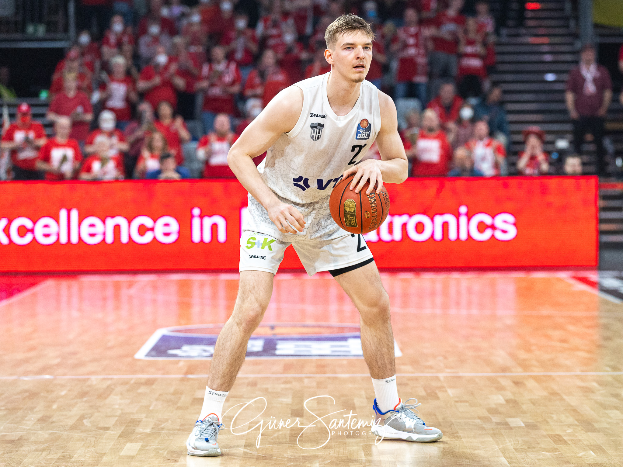 Brose Bamberg vs. Hamburg Towers - Basketball - easyCredit BBL -