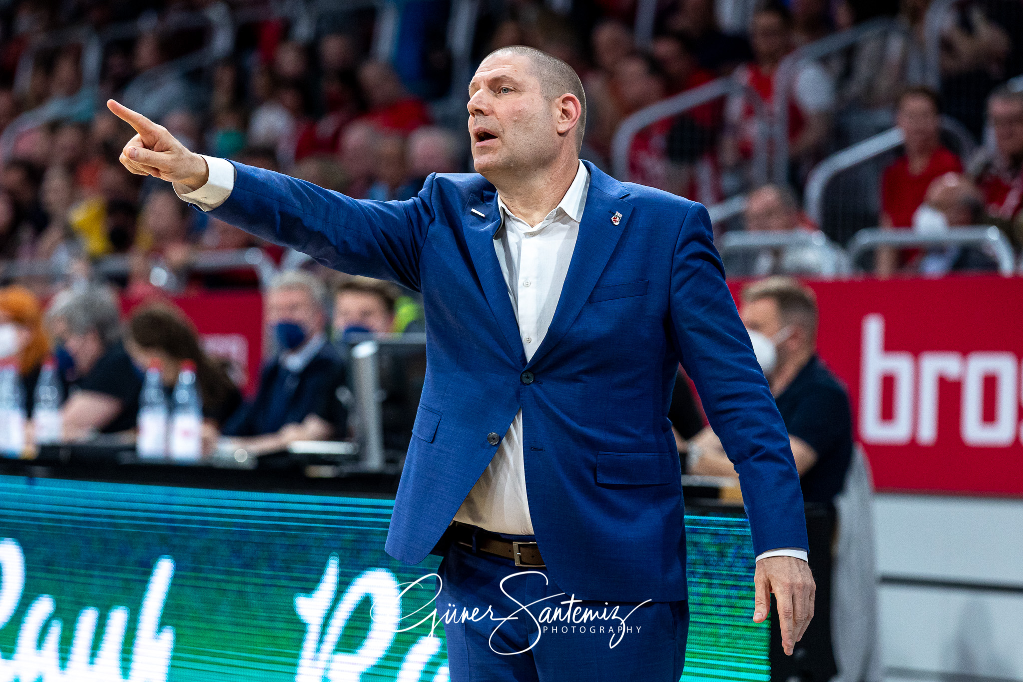 Brose Bamberg vs. Hamburg Towers - Basketball - easyCredit BBL -