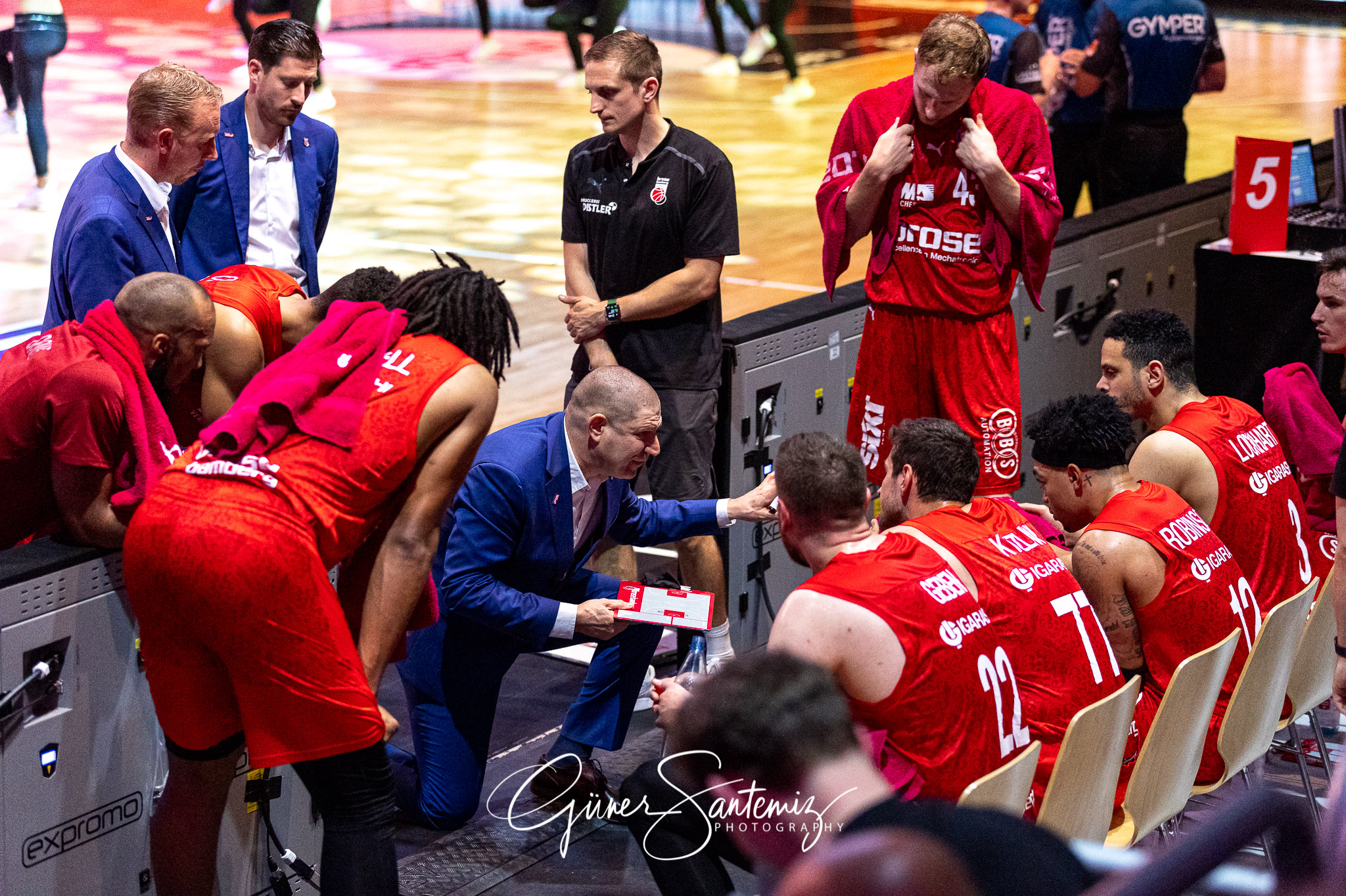 Brose Bamberg vs. Hamburg Towers - Basketball - easyCredit BBL -