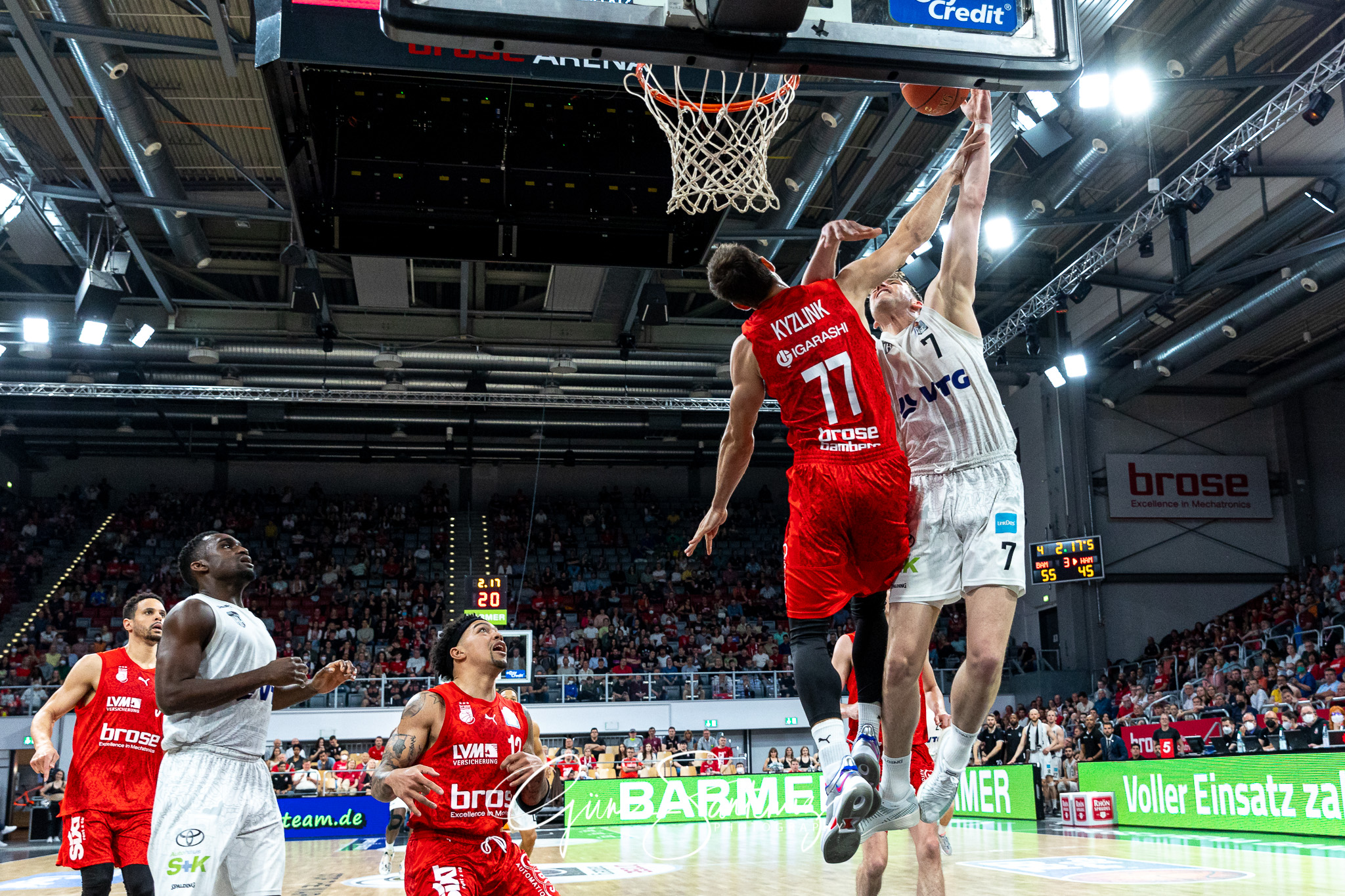 Brose Bamberg vs. Hamburg Towers - Basketball - easyCredit BBL -