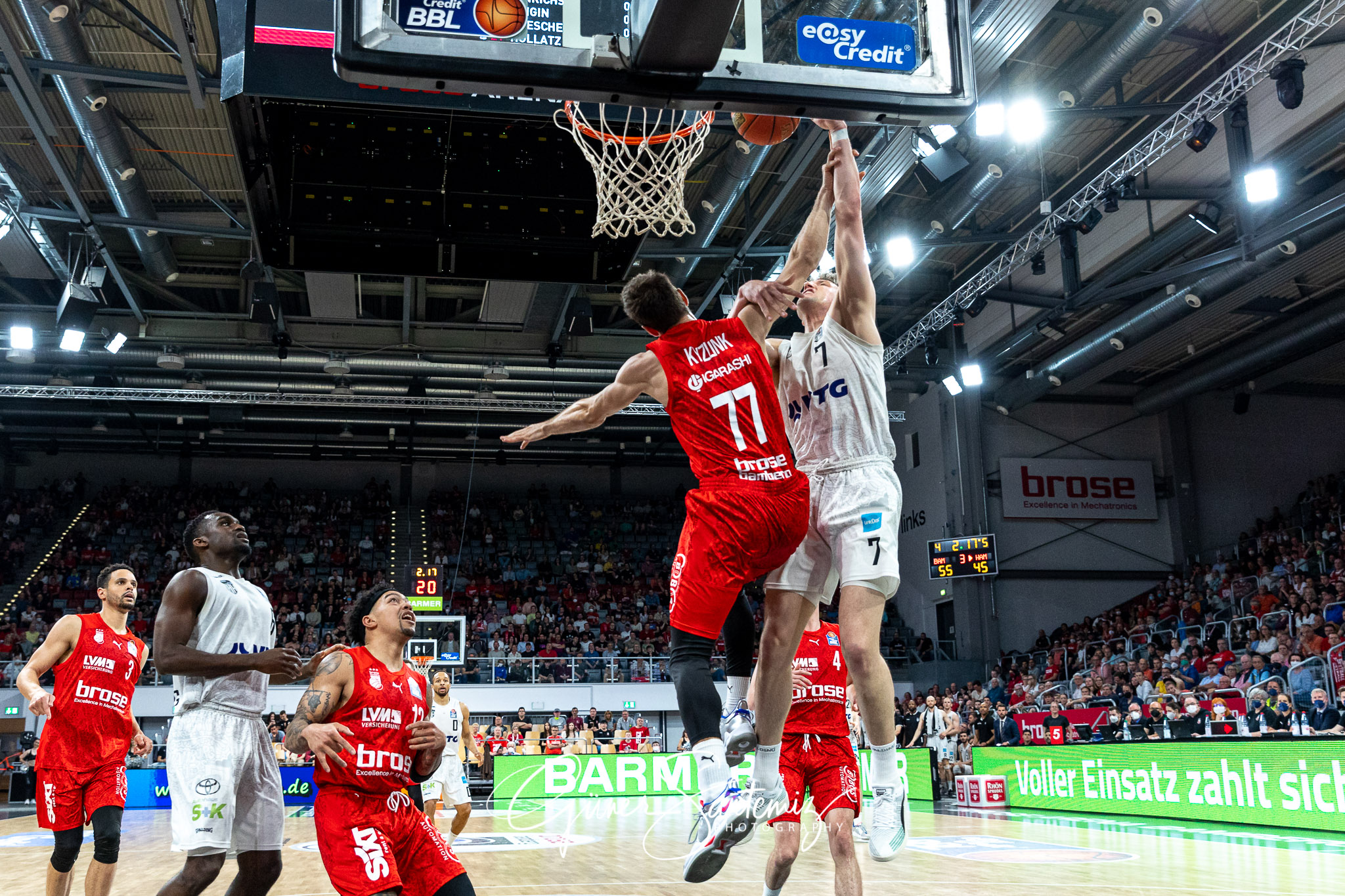 Brose Bamberg vs. Hamburg Towers - Basketball - easyCredit BBL -