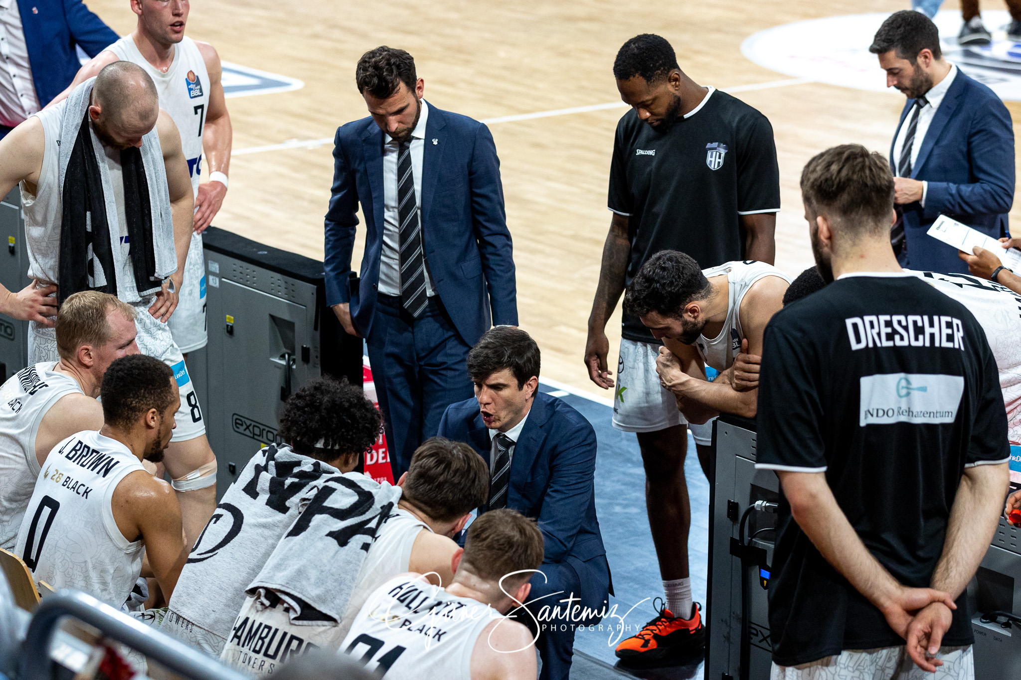 Brose Bamberg vs. Hamburg Towers - Basketball - easyCredit BBL -