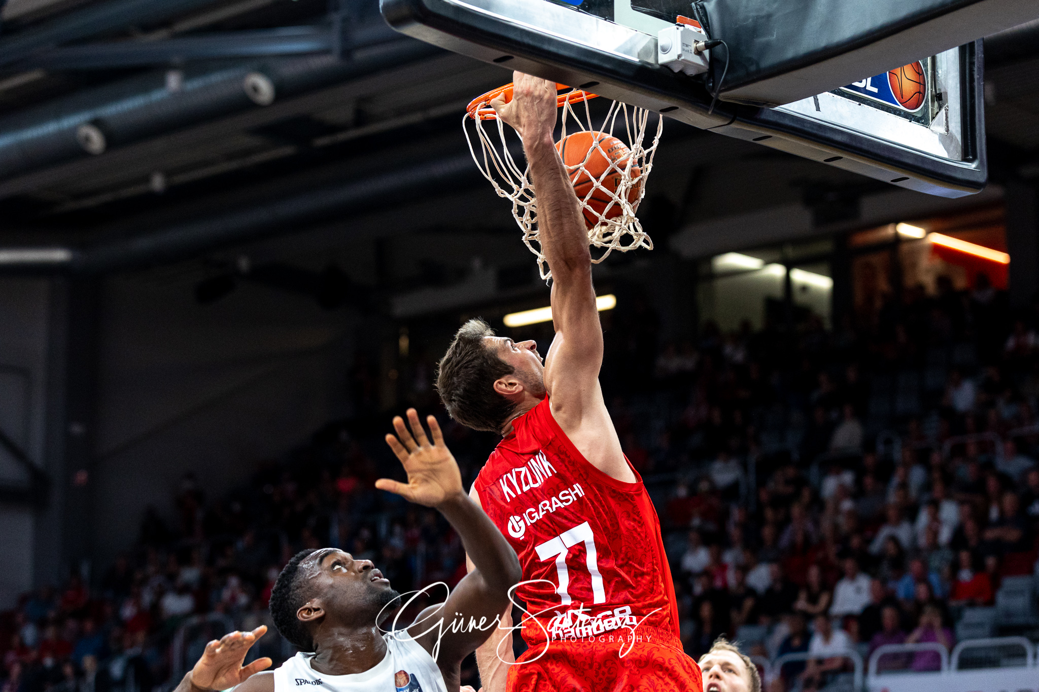 Brose Bamberg vs. Hamburg Towers - Basketball - easyCredit BBL -