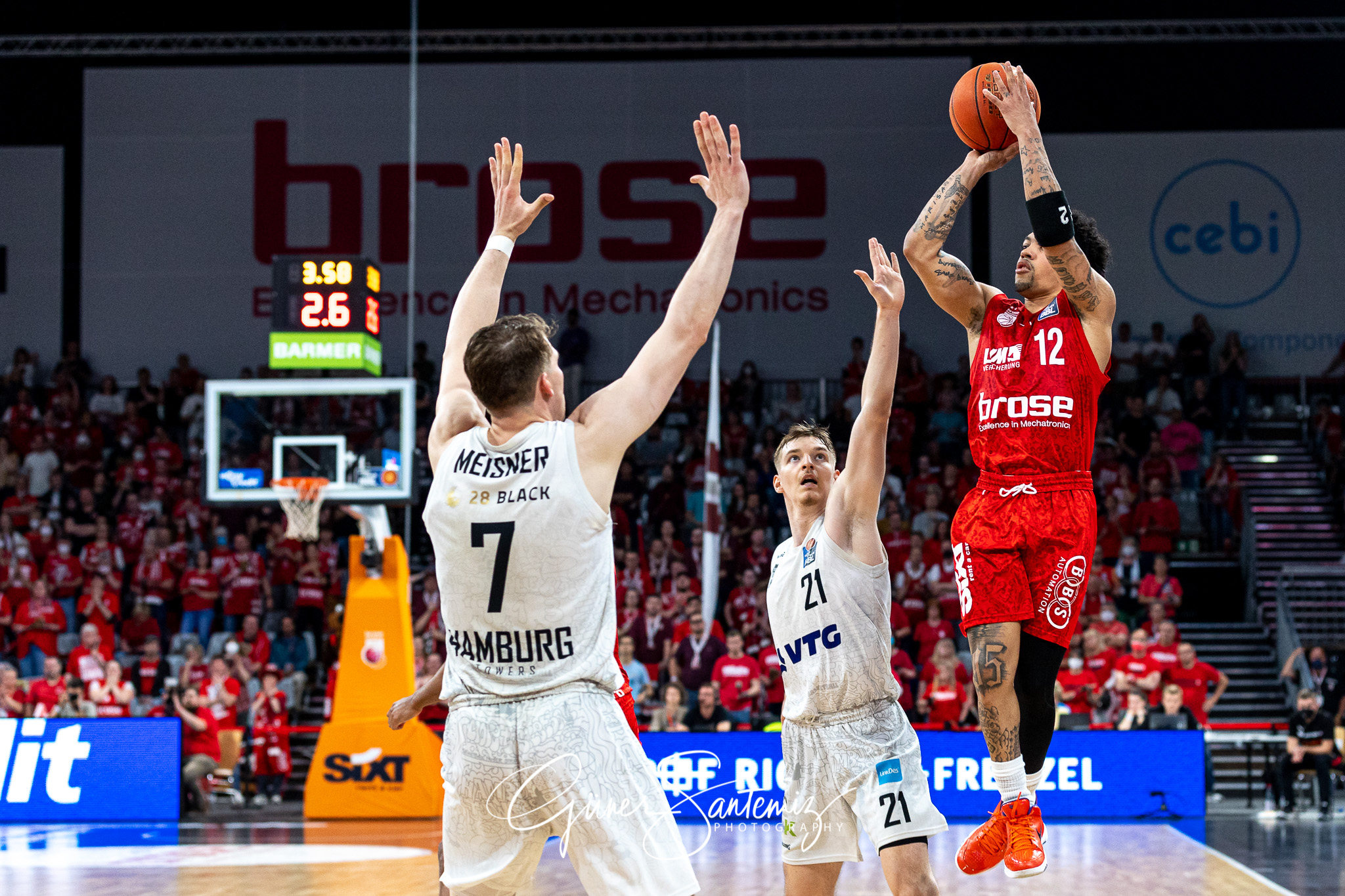 Brose Bamberg vs. Hamburg Towers - Basketball - easyCredit BBL -