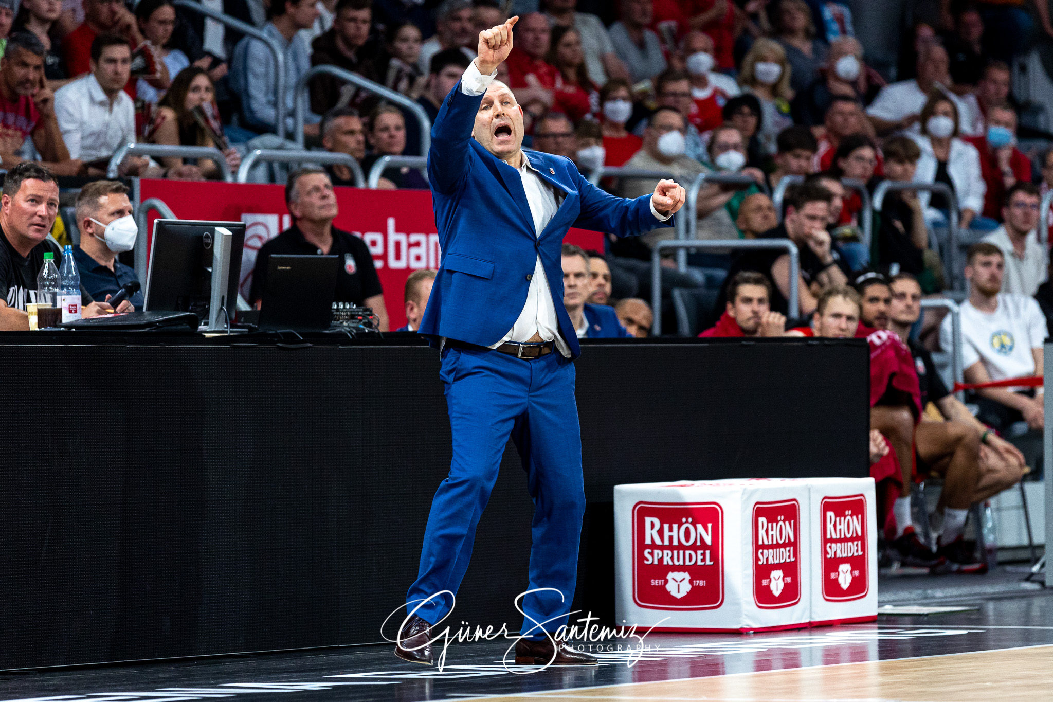 Brose Bamberg vs. Hamburg Towers - Basketball - easyCredit BBL -