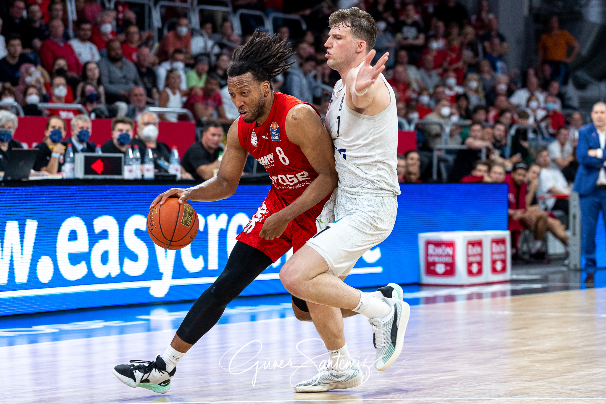 Brose Bamberg vs. Hamburg Towers - Basketball - easyCredit BBL -