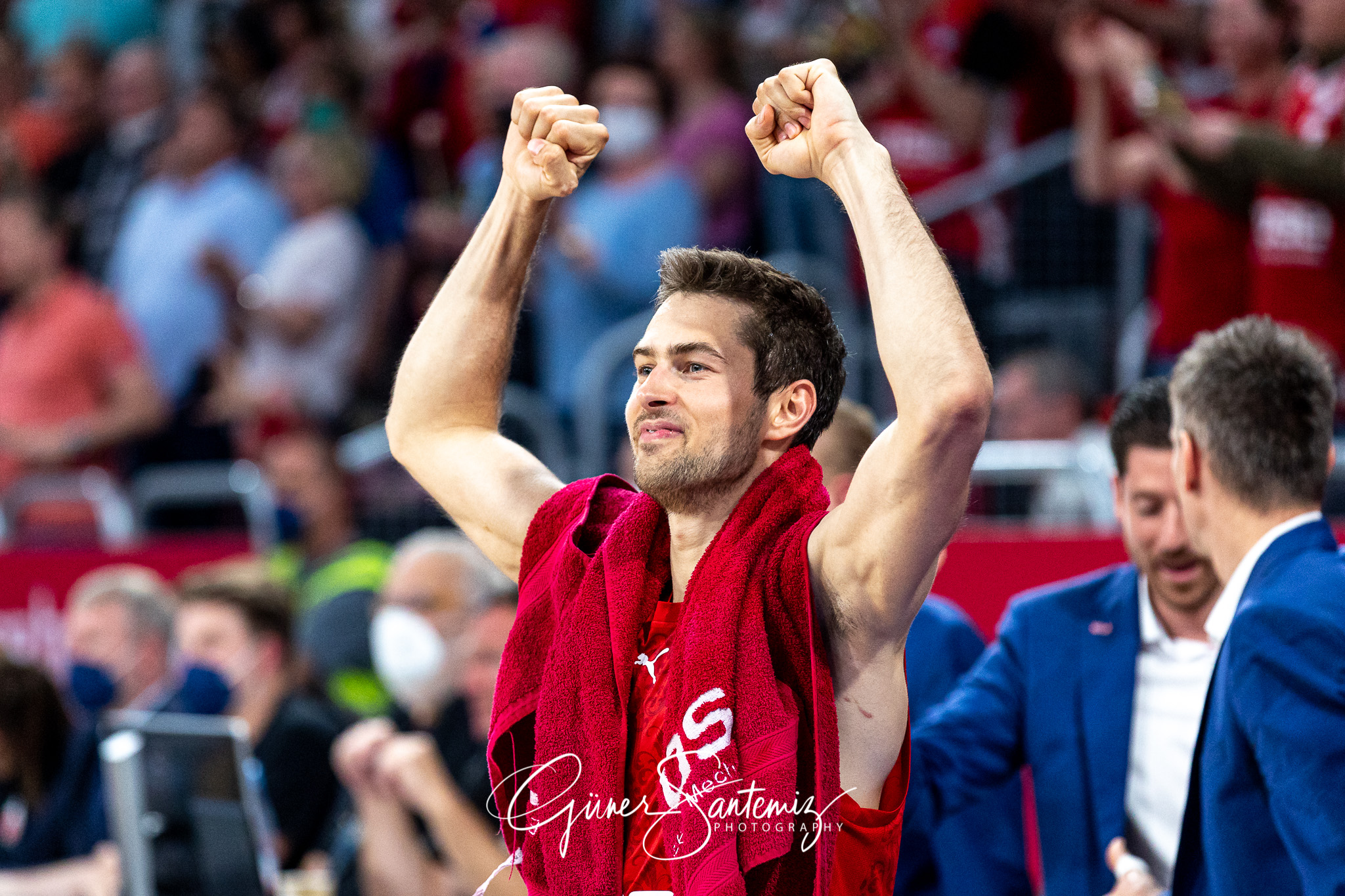 Brose Bamberg vs. Hamburg Towers - Basketball - easyCredit BBL -