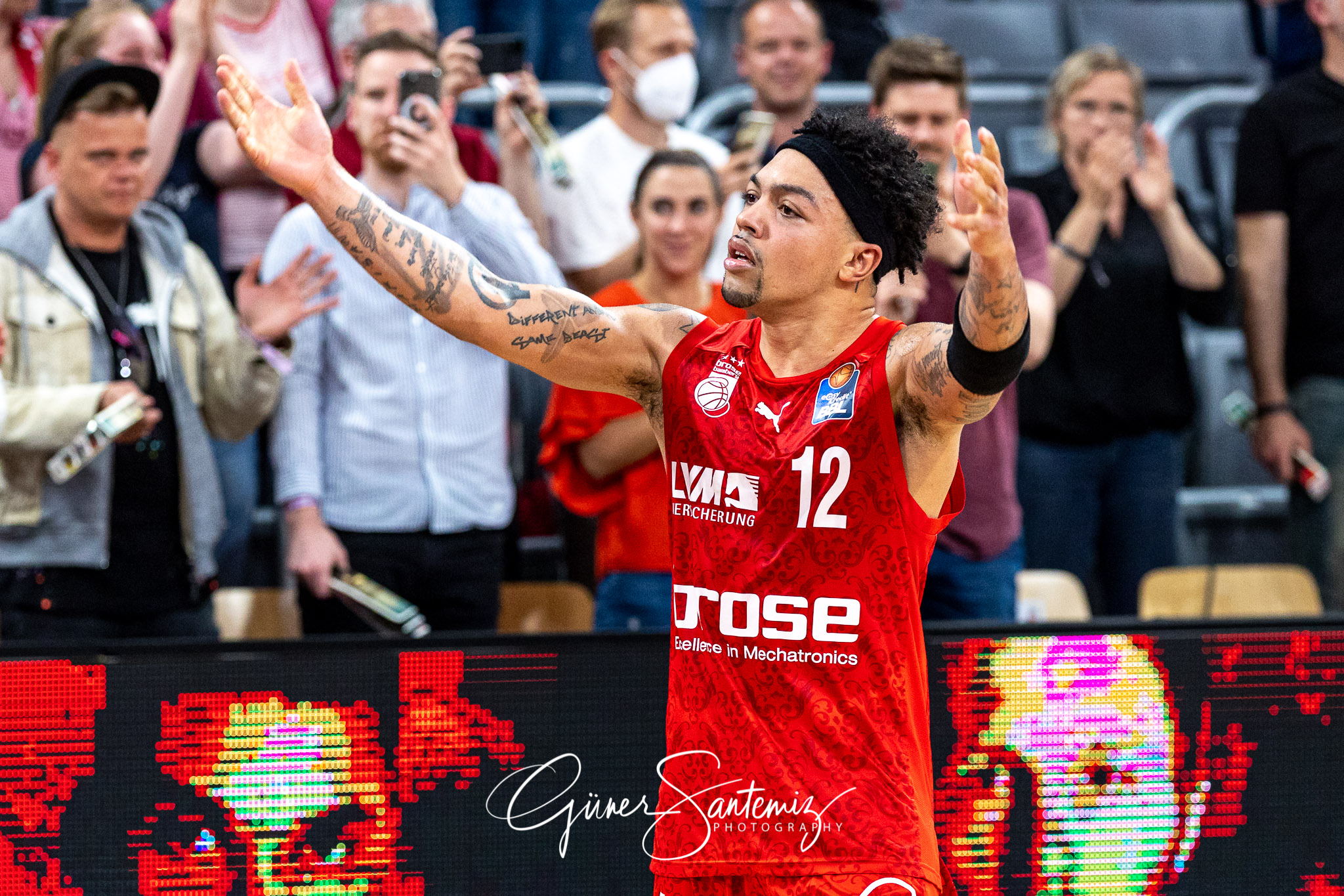 Brose Bamberg vs. Hamburg Towers - Basketball - easyCredit BBL -