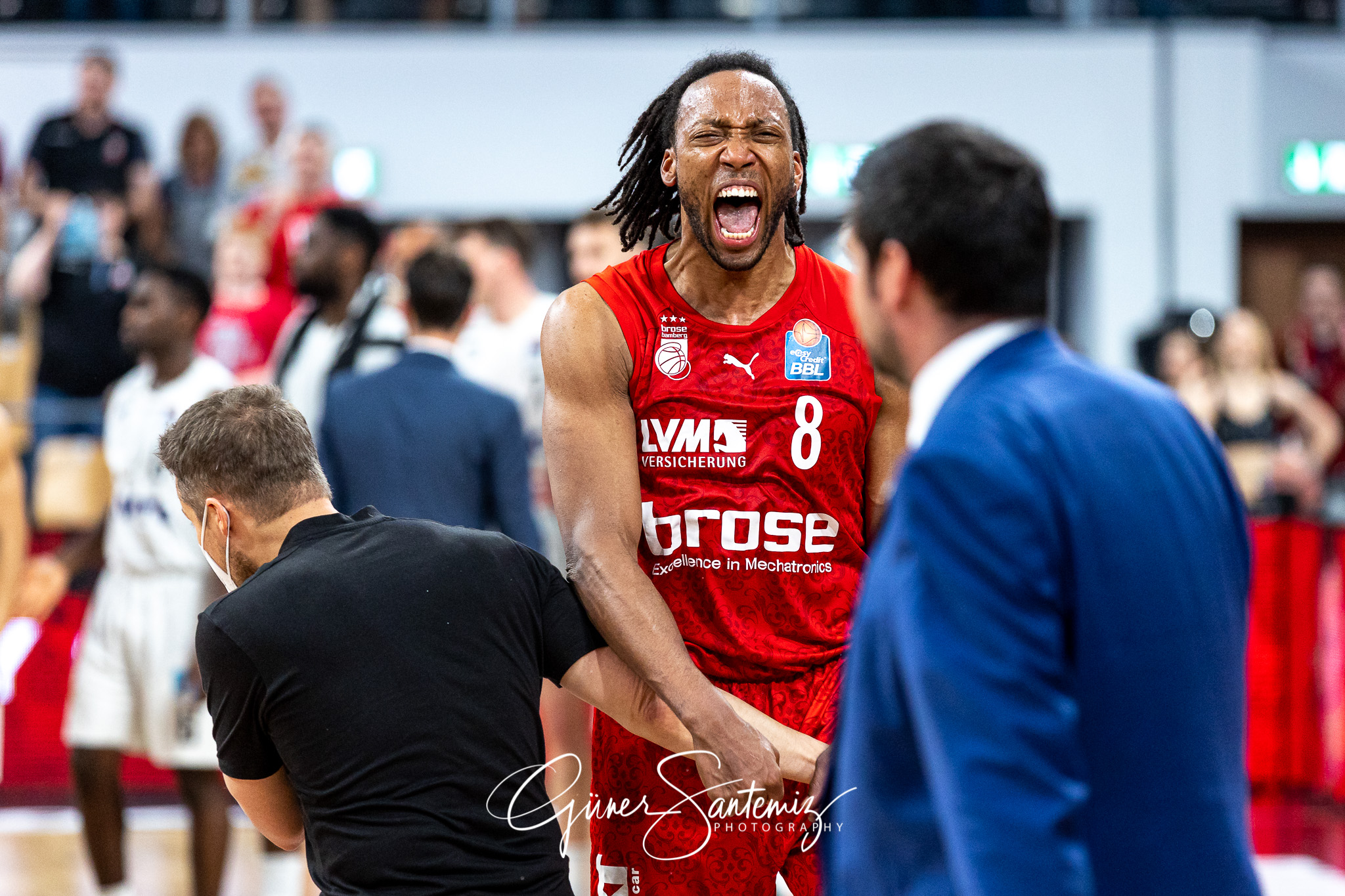 Brose Bamberg vs. Hamburg Towers - Basketball - easyCredit BBL -