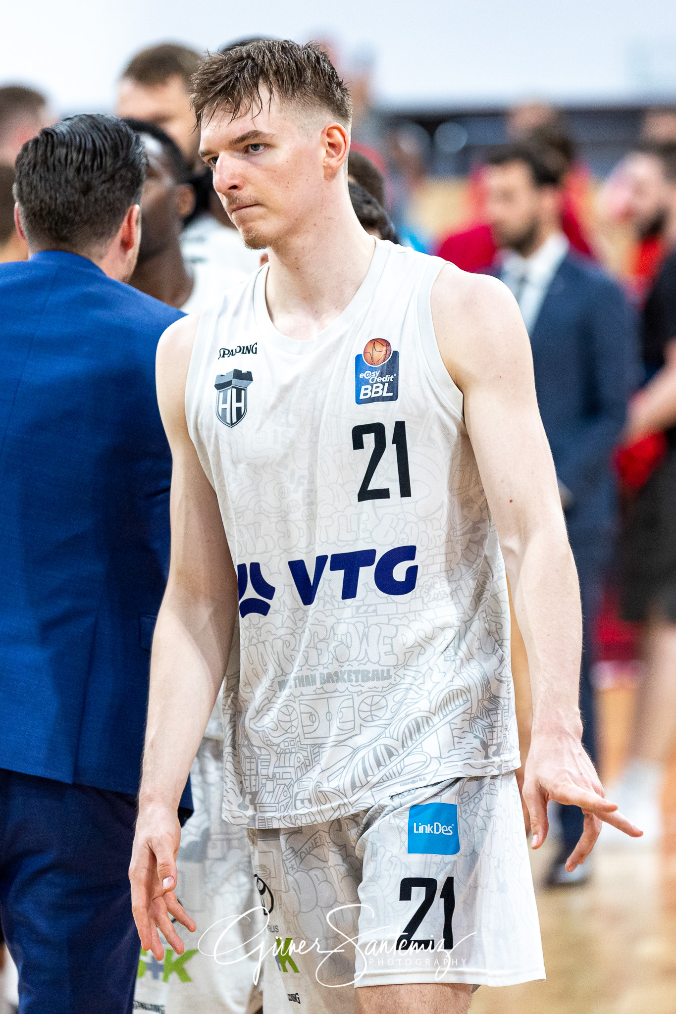 Brose Bamberg vs. Hamburg Towers - Basketball - easyCredit BBL -