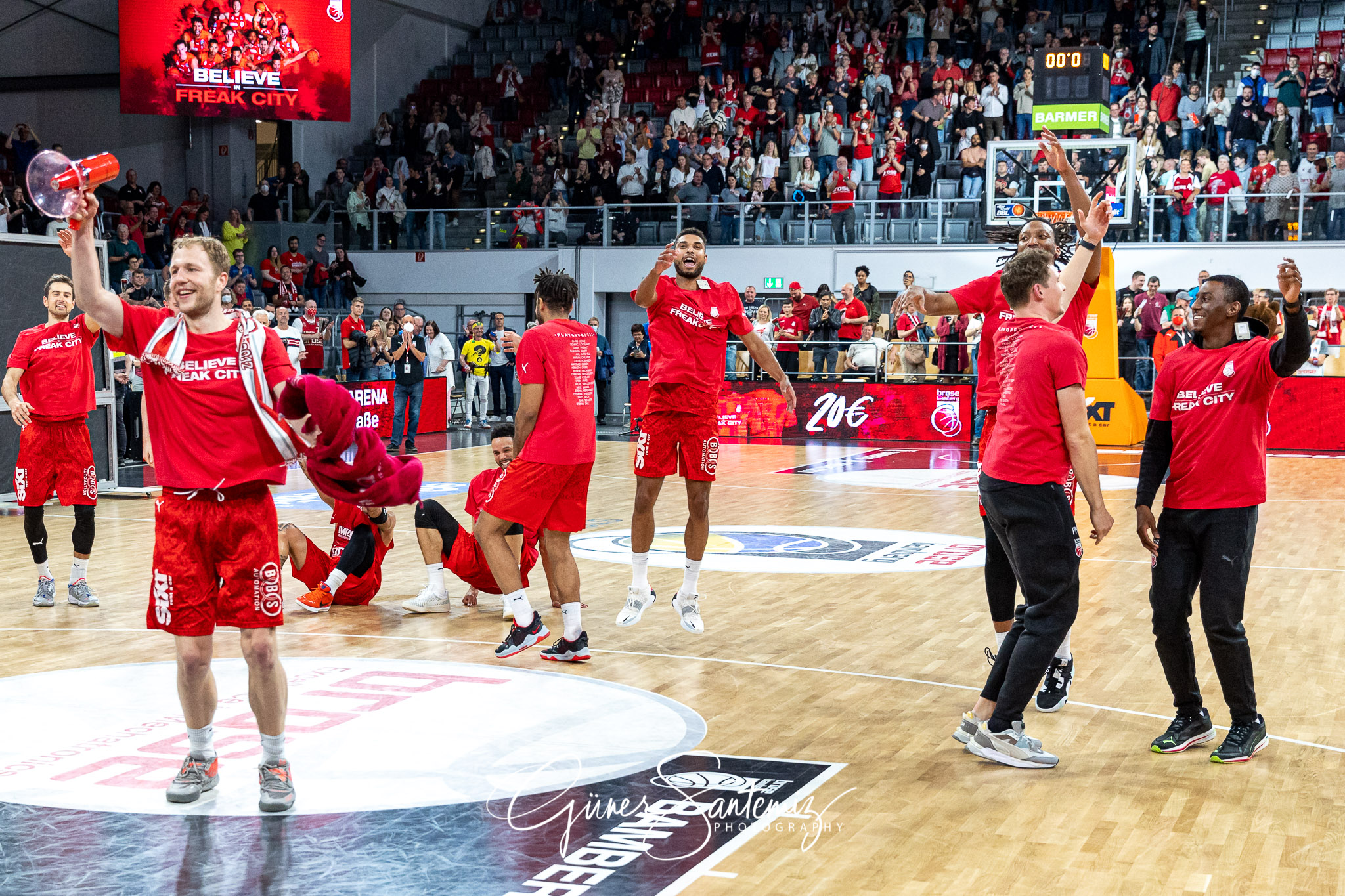 Brose Bamberg vs. Hamburg Towers - Basketball - easyCredit BBL -