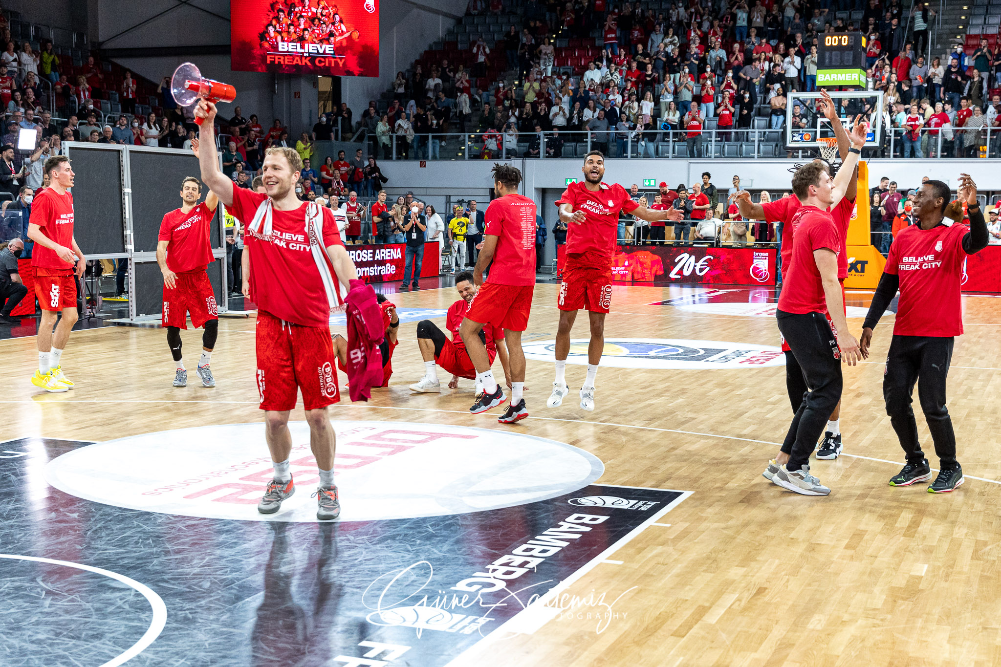 Brose Bamberg vs. Hamburg Towers - Basketball - easyCredit BBL -