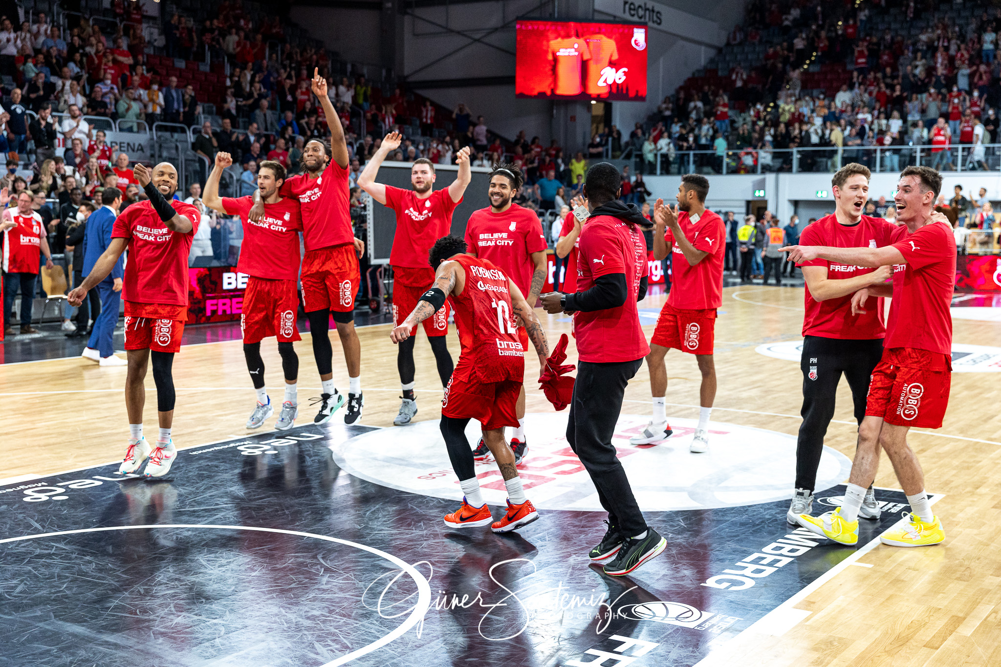 Brose Bamberg vs. Hamburg Towers - Basketball - easyCredit BBL -