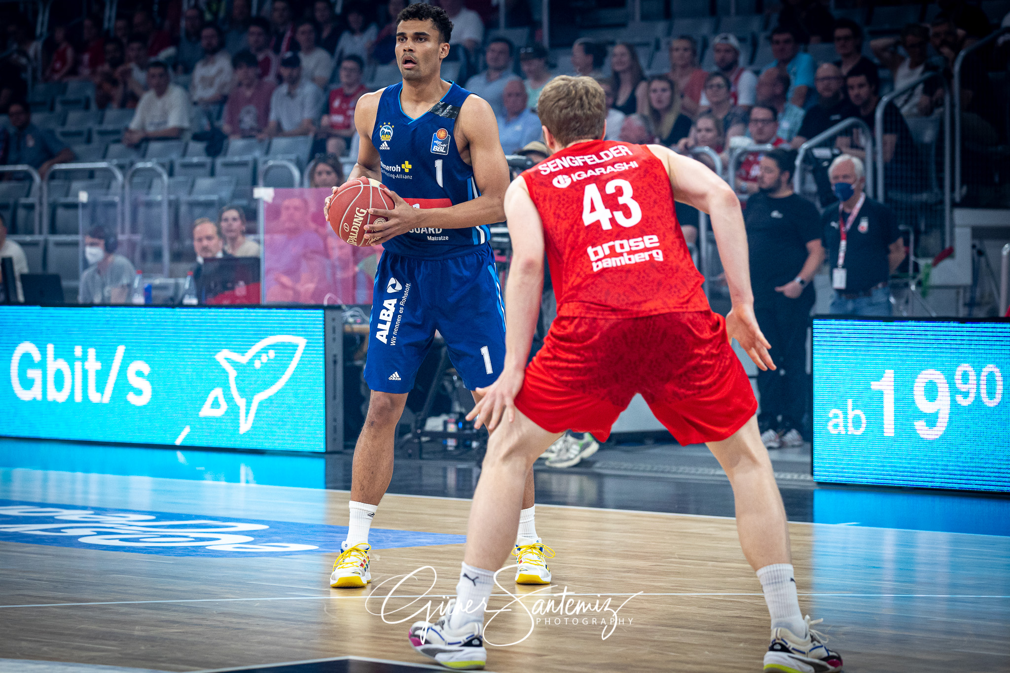 Brose Bamberg vs. Alba Berlin - Basketball - easyCredit BBL - Pl