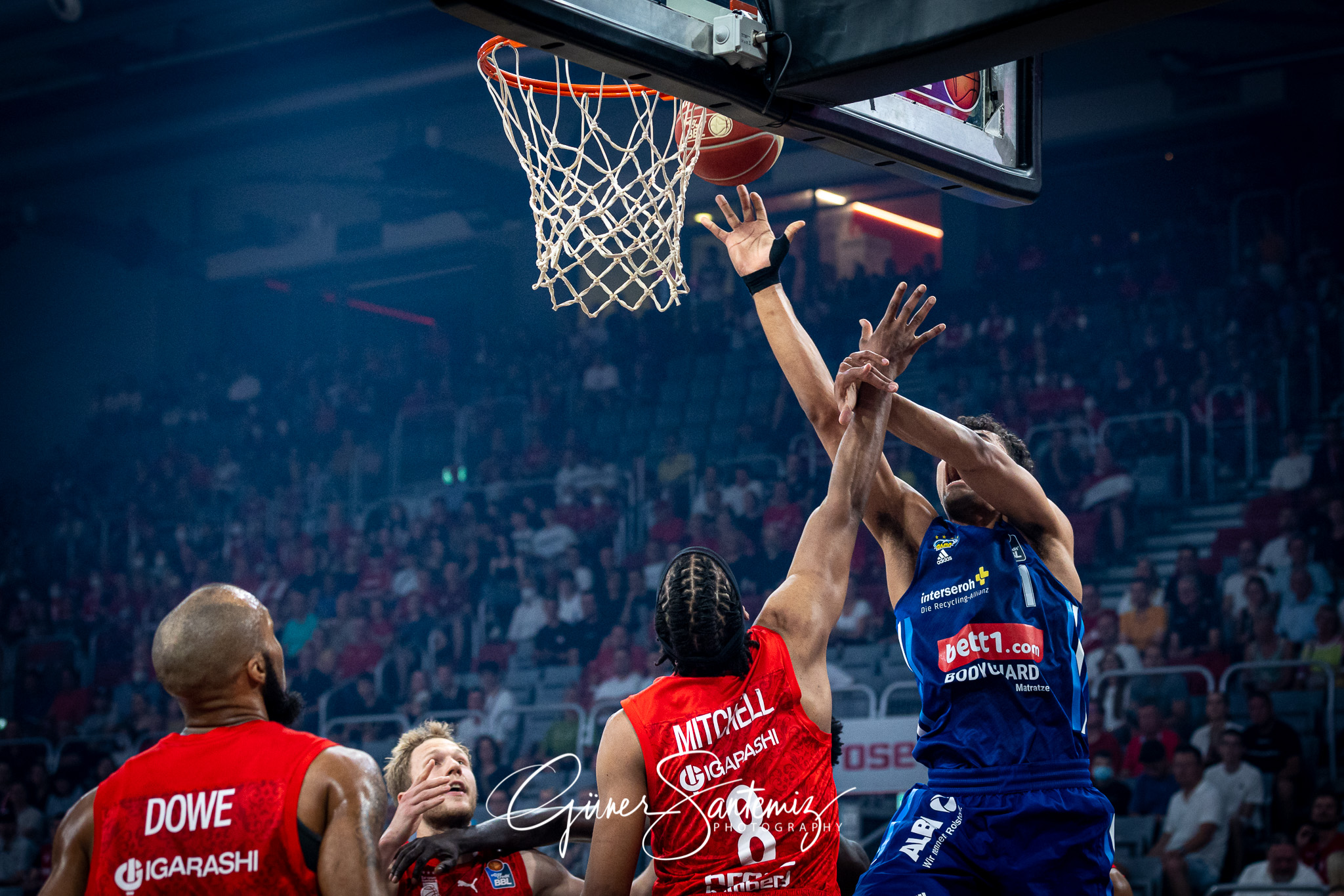 Brose Bamberg vs. Alba Berlin - Basketball - easyCredit BBL - Pl