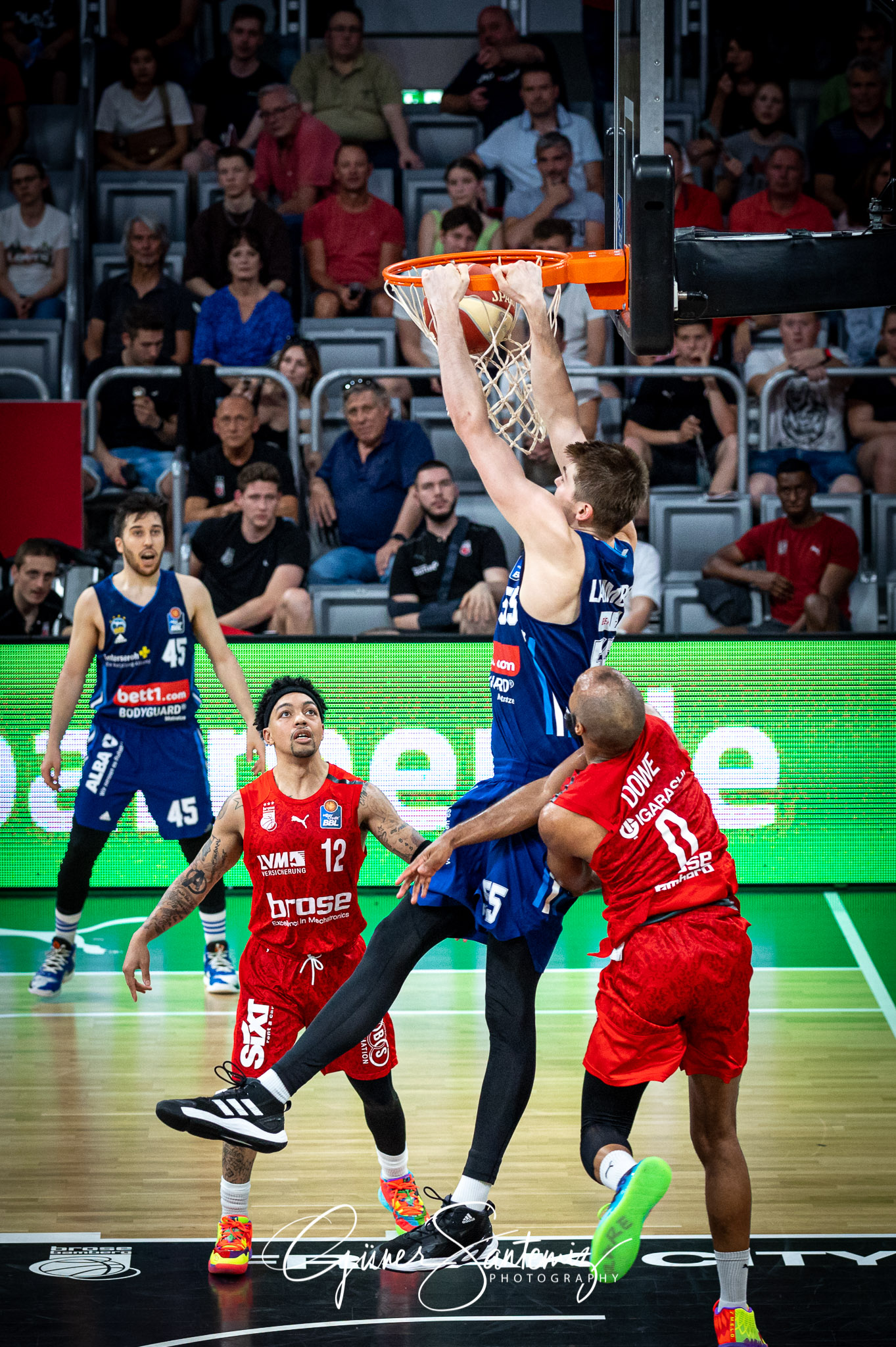 Brose Bamberg vs. Alba Berlin - Basketball - easyCredit BBL - Pl