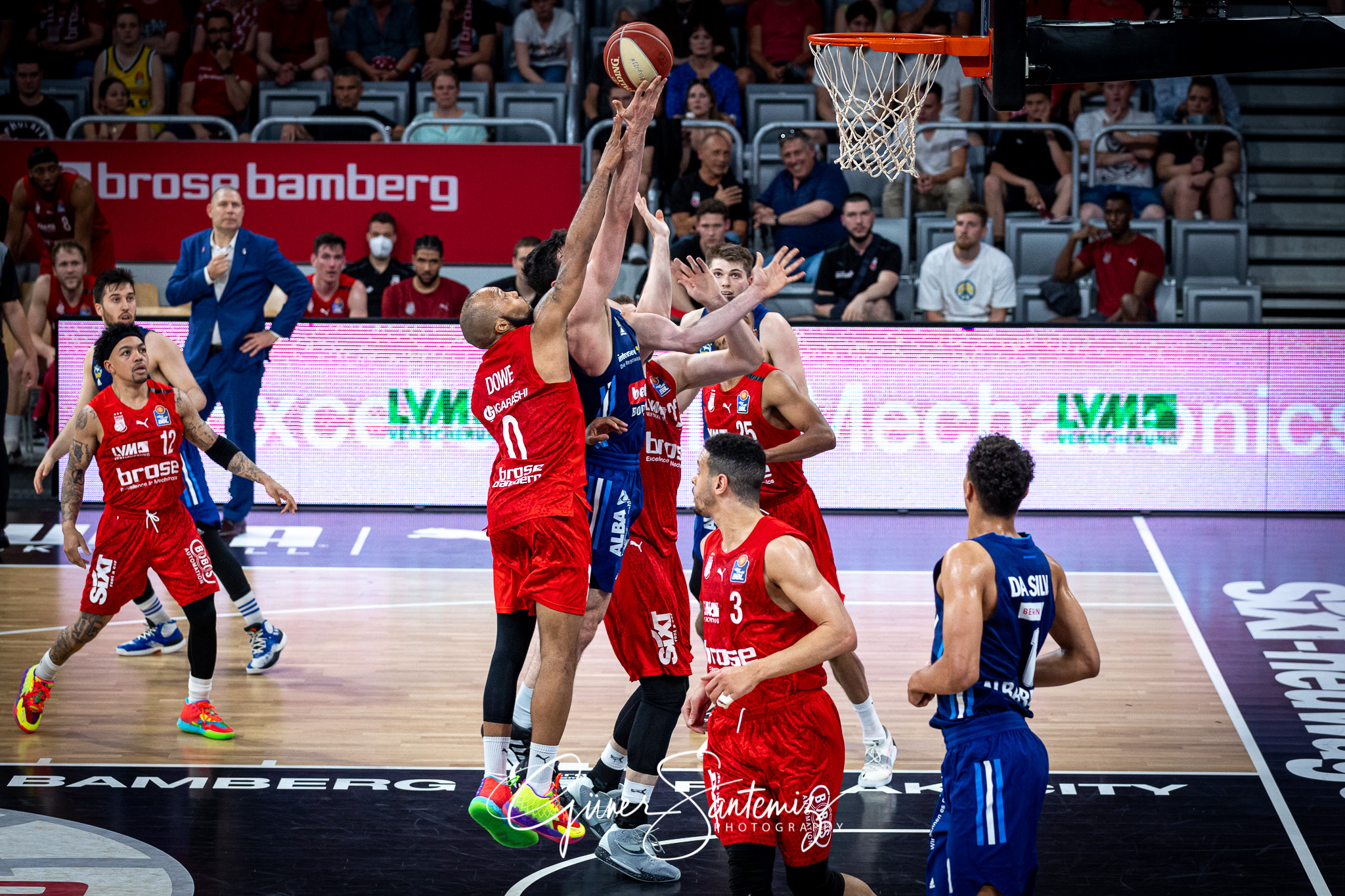 Brose Bamberg vs. Alba Berlin - Basketball - easyCredit BBL - Pl
