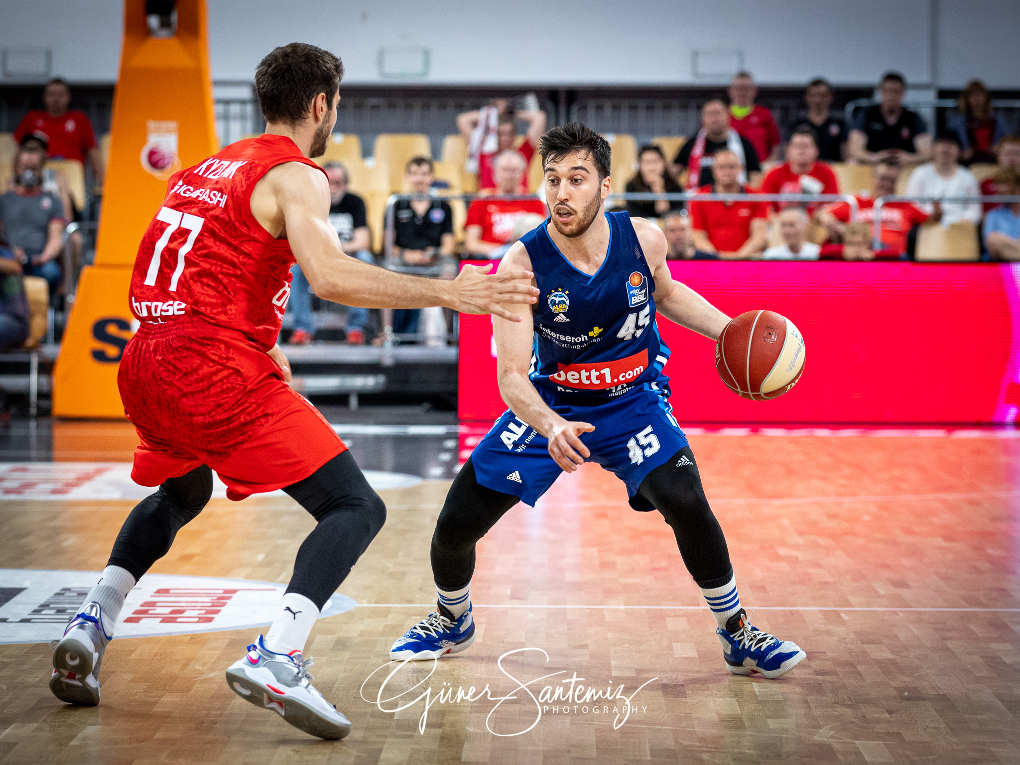 Brose Bamberg vs. Alba Berlin - Basketball - easyCredit BBL - Pl