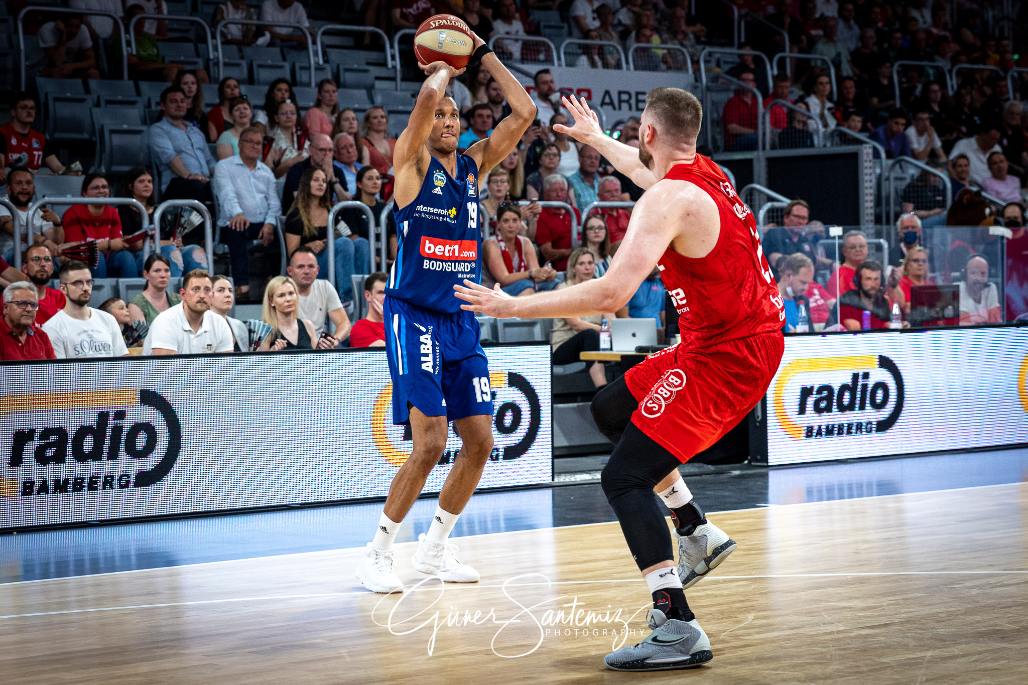 Brose Bamberg vs. Alba Berlin - Basketball - easyCredit BBL - Pl